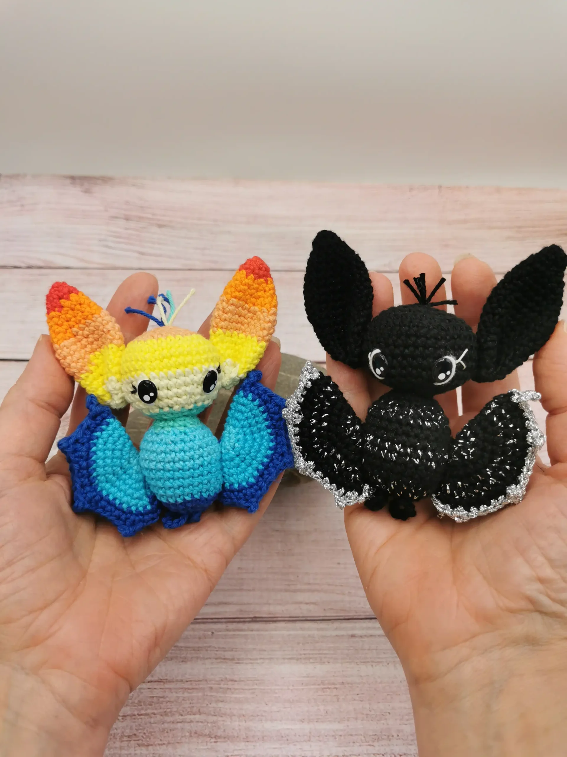 Chauve-souris en porte-clés amigurumi kawaii, conçu à la main au crochet par La Mu's heure