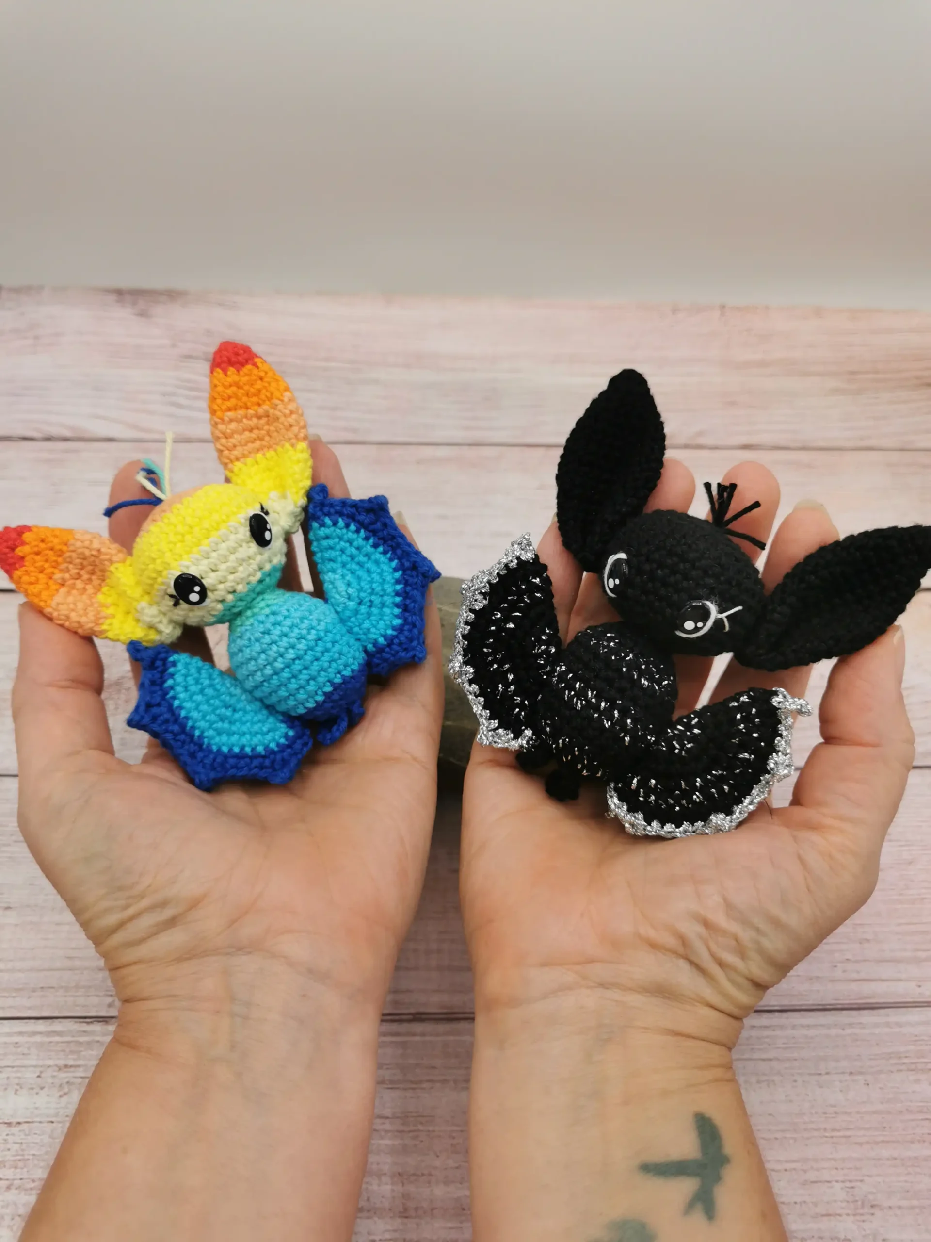 Chauve-souris en porte-clés amigurumi kawaii, conçu à la main au crochet par La Mu's heure