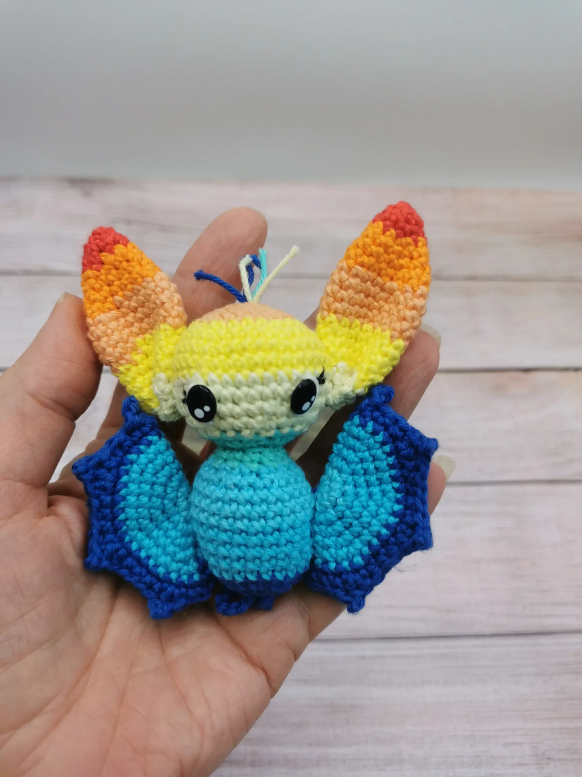Chauve-souris en porte-clés amigurumi kawaii, conçu à la main au crochet par La Mu's heure