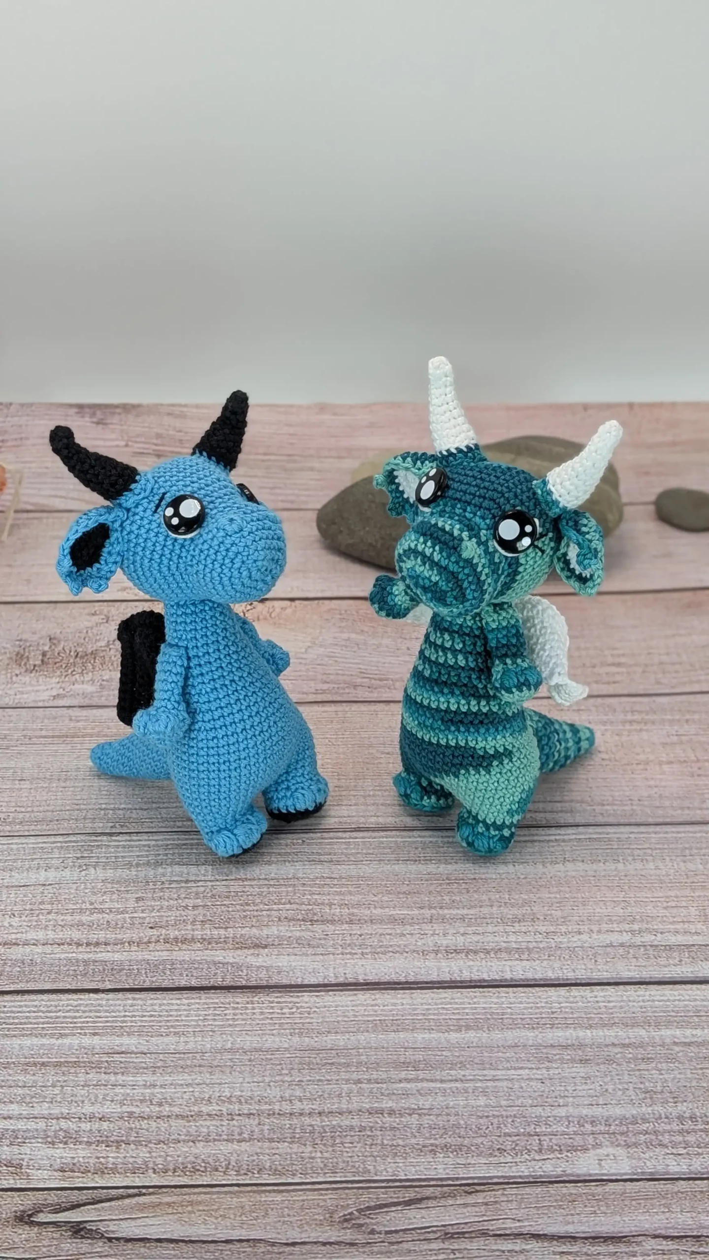 Grand dragon amigurumi fait main au crochet par La Mu's Heure