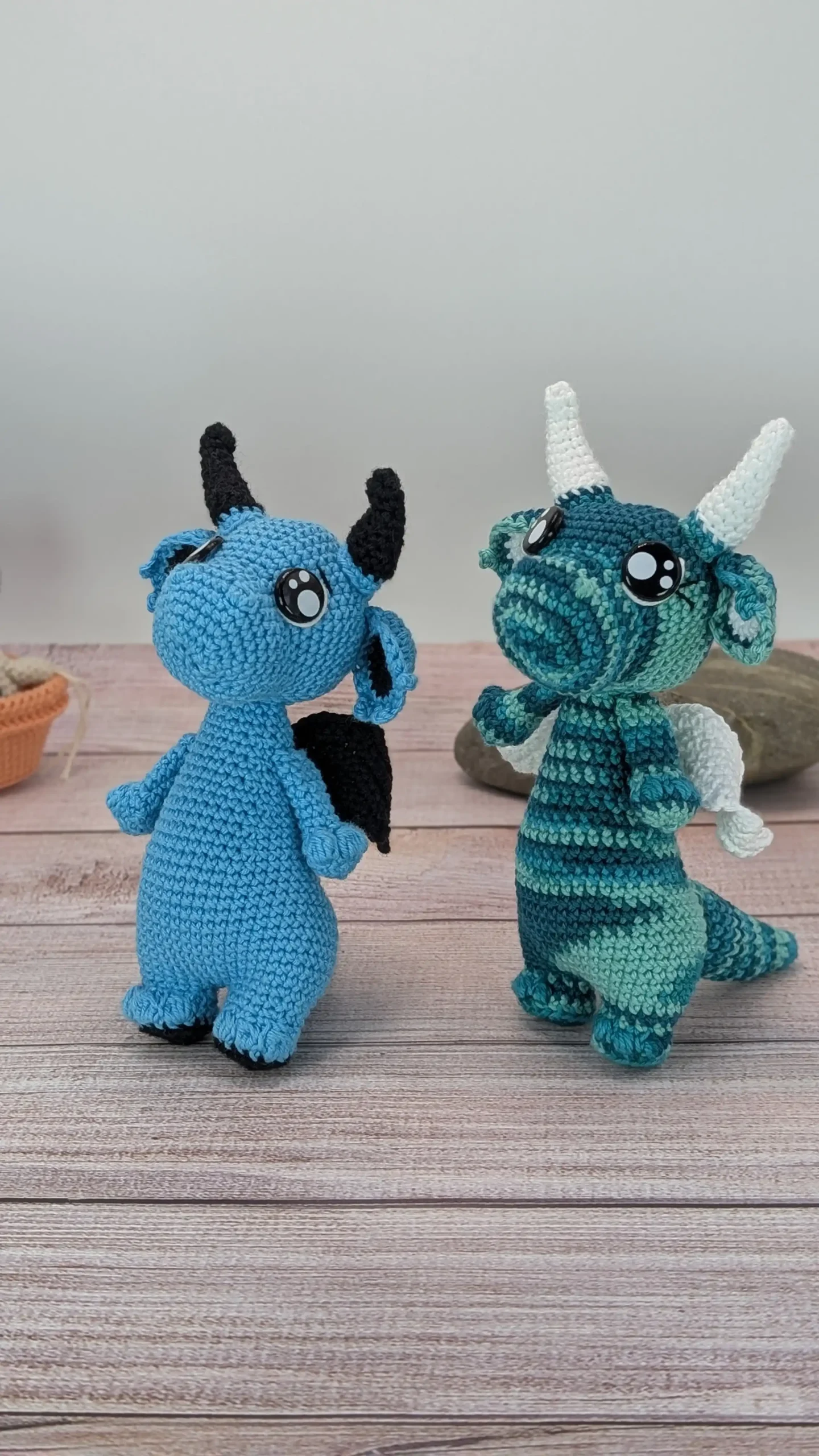 Grand dragon amigurumi fait main au crochet par La Mu's Heure
