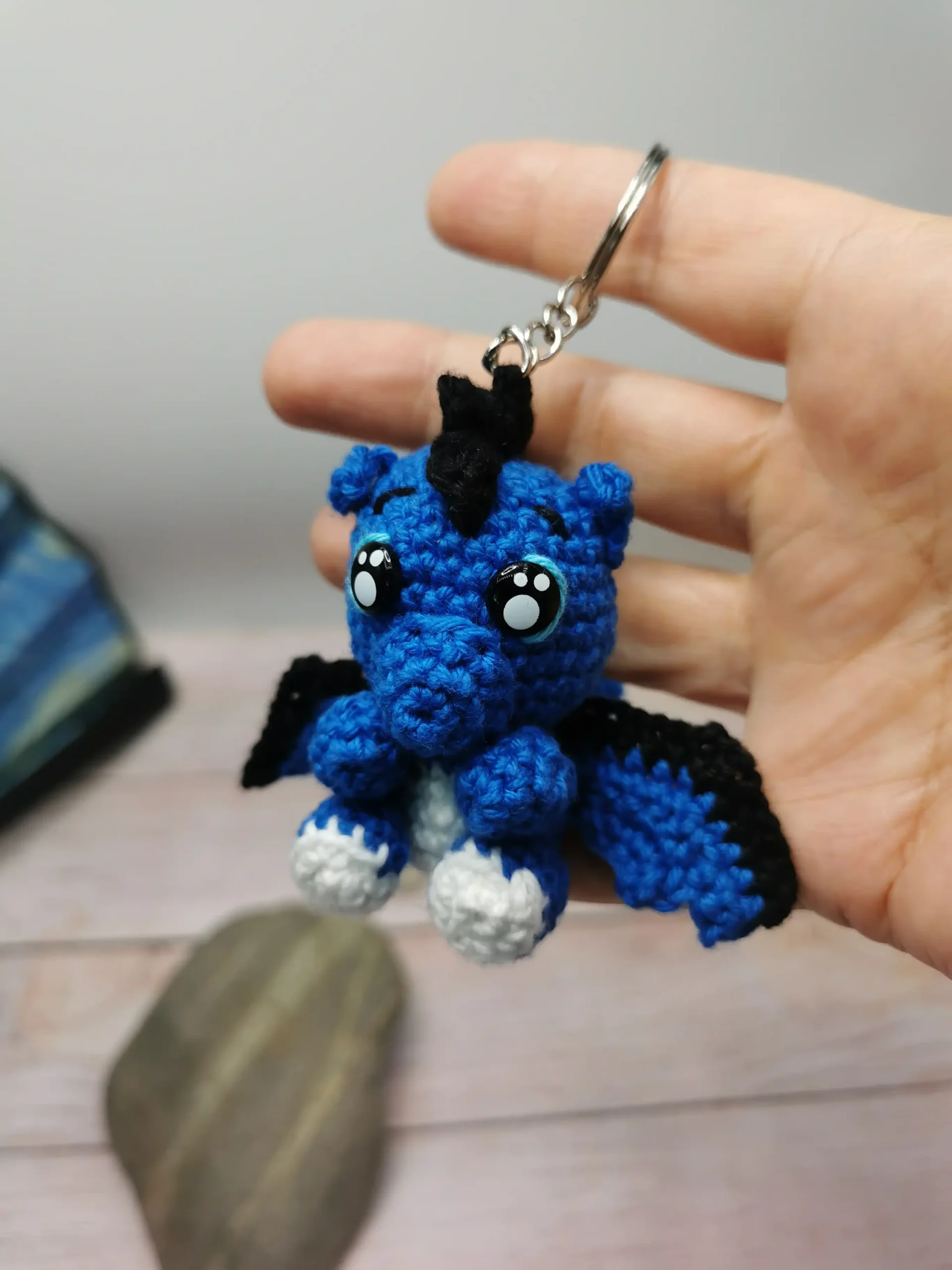 Petit Dragon Porte-clés Amigurumi fait main au crochet par La Mu's Heure