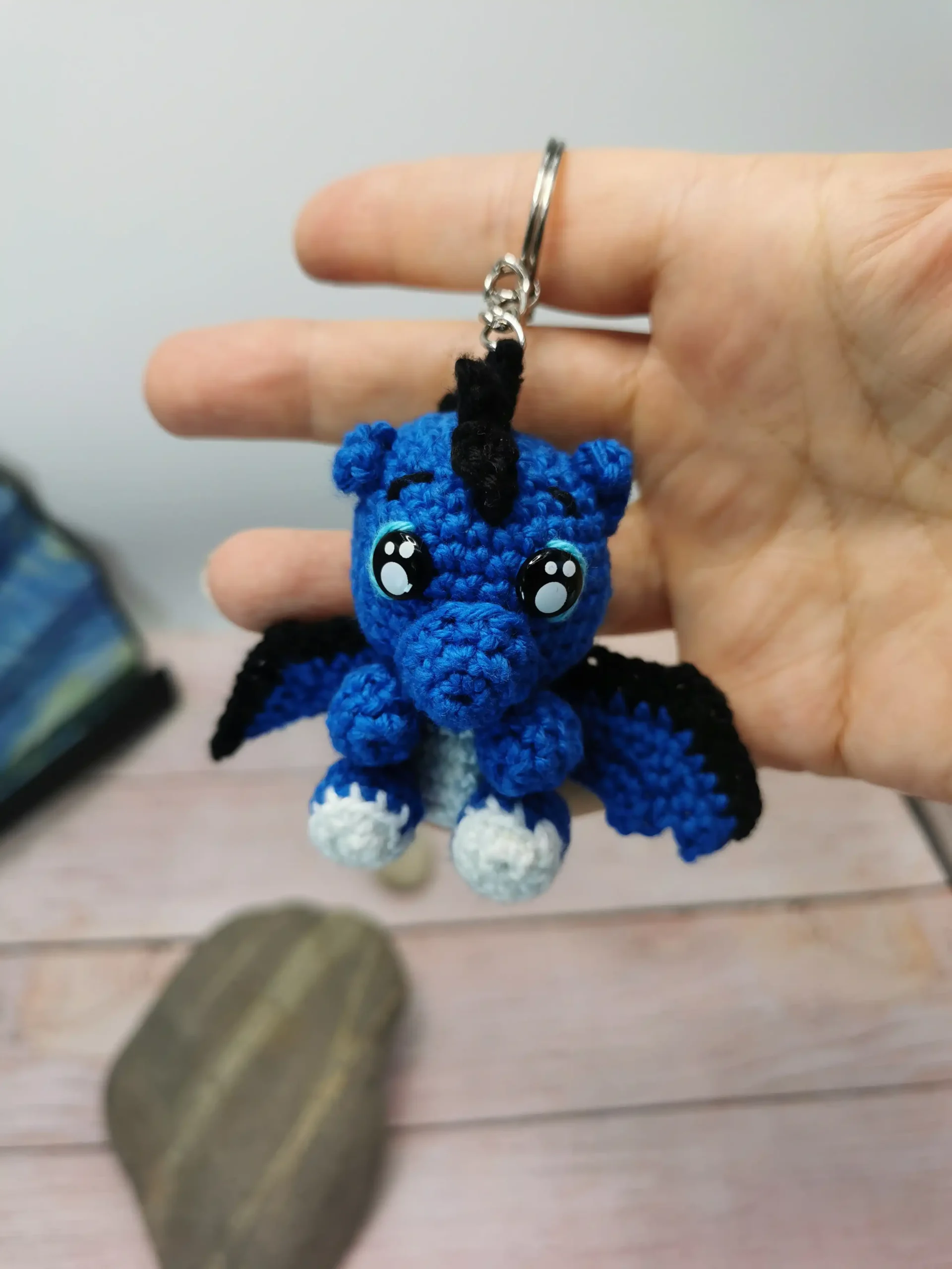 Petit Dragon Porte-clés Amigurumi fait main au crochet par La Mu's Heure