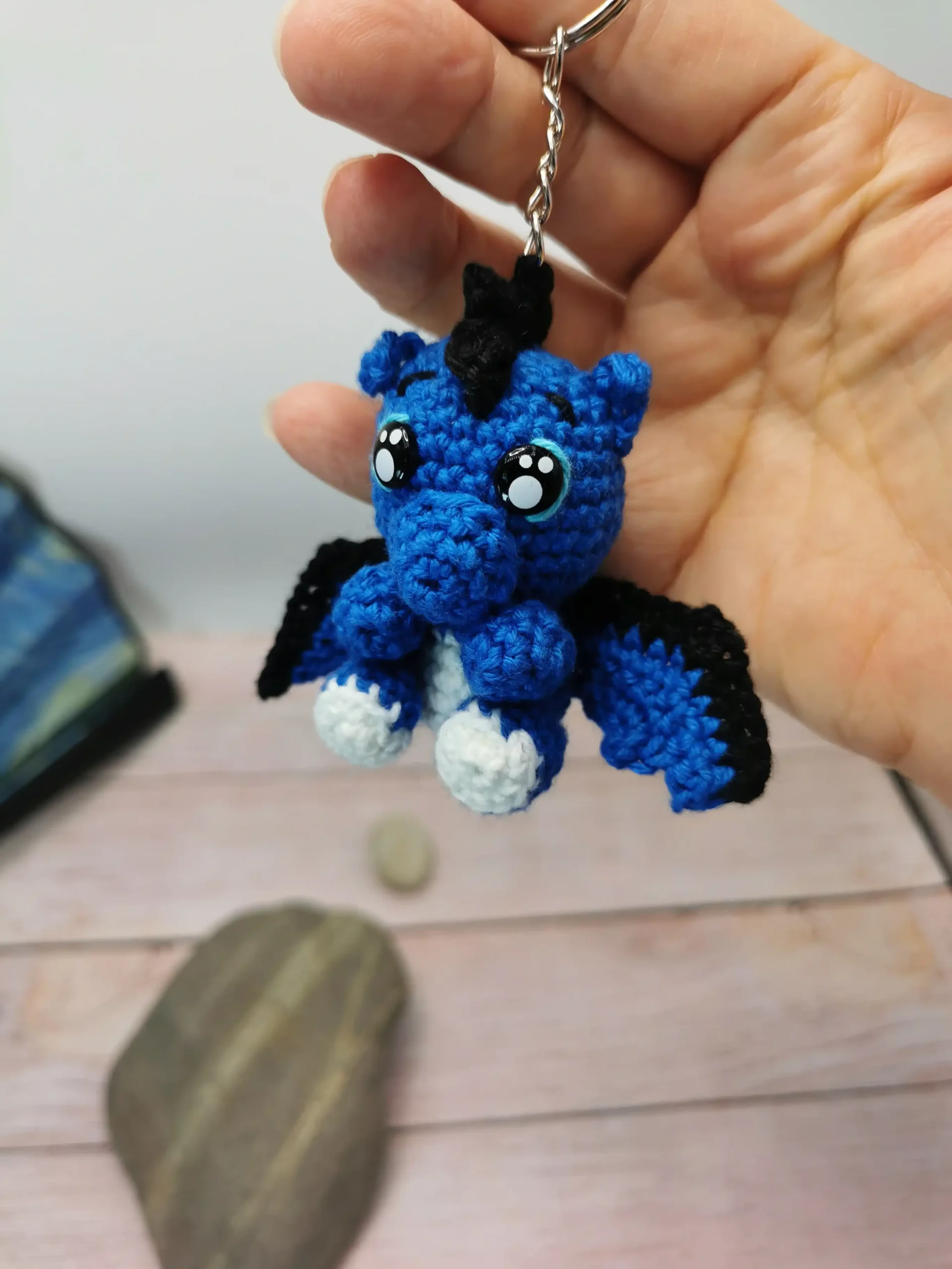 Petit Dragon Porte-clés Amigurumi fait main au crochet par La Mu's Heure