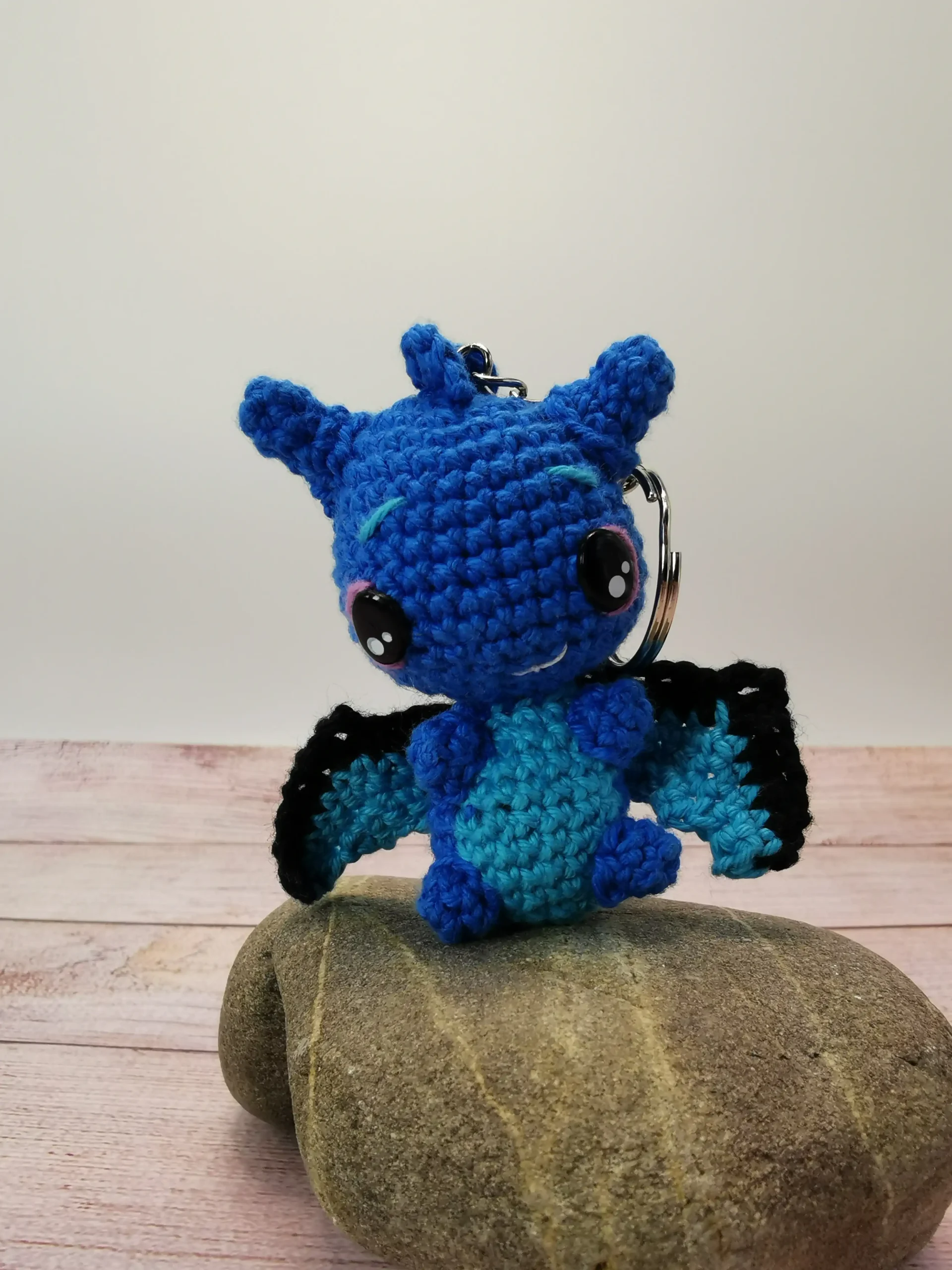 Petit Dragon Porte-clés Amigurumi fait main au crochet par La Mu's Heure
