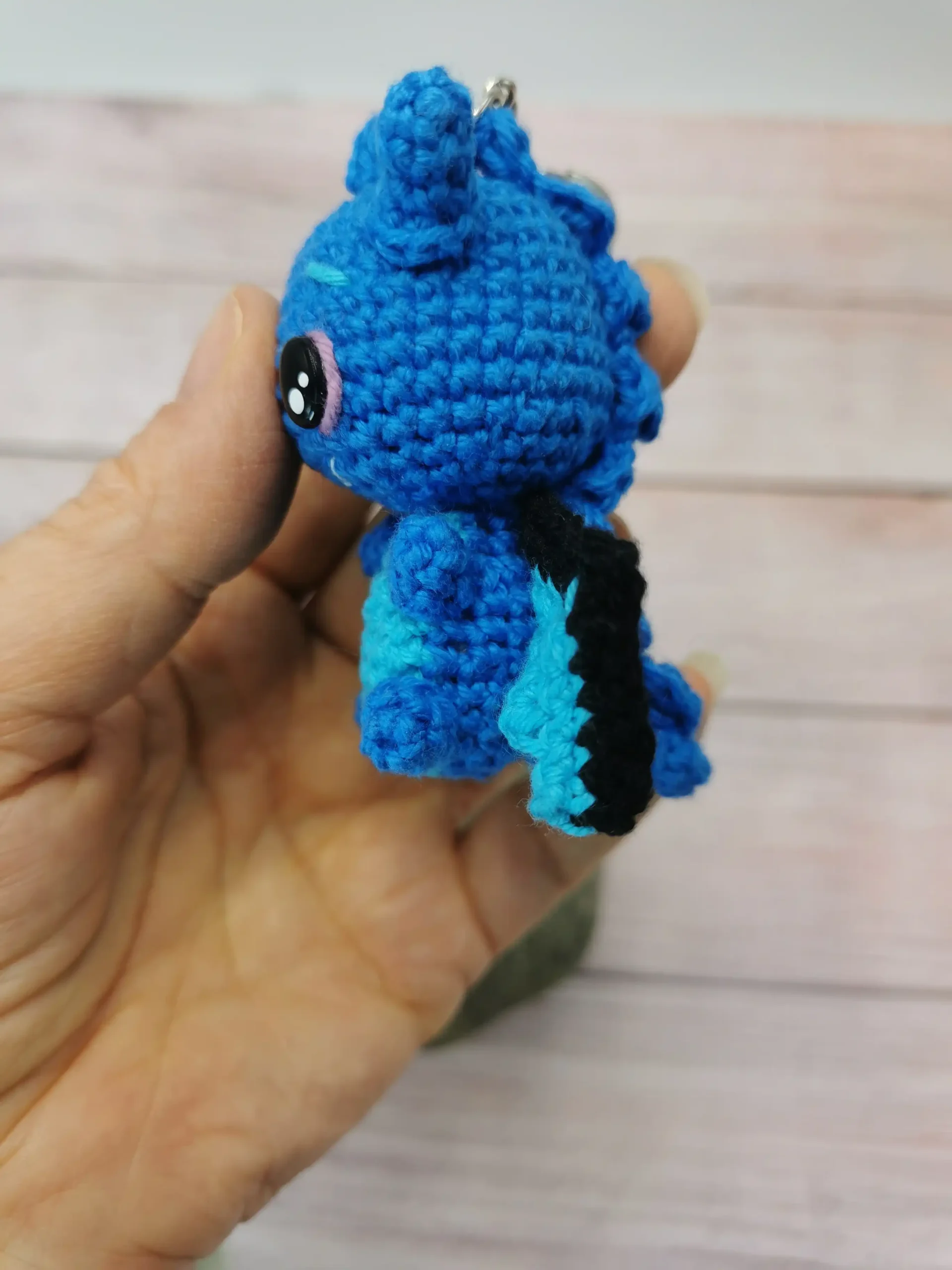 Petit Dragon Porte-clés Amigurumi fait main au crochet par La Mu's Heure