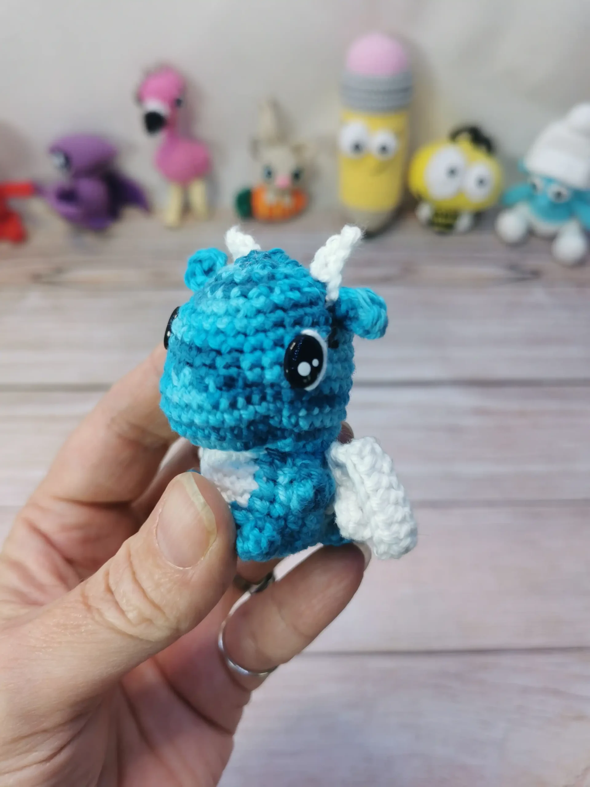Petit Dragon Porte-clés Amigurumi fait main au crochet par La Mu's Heure