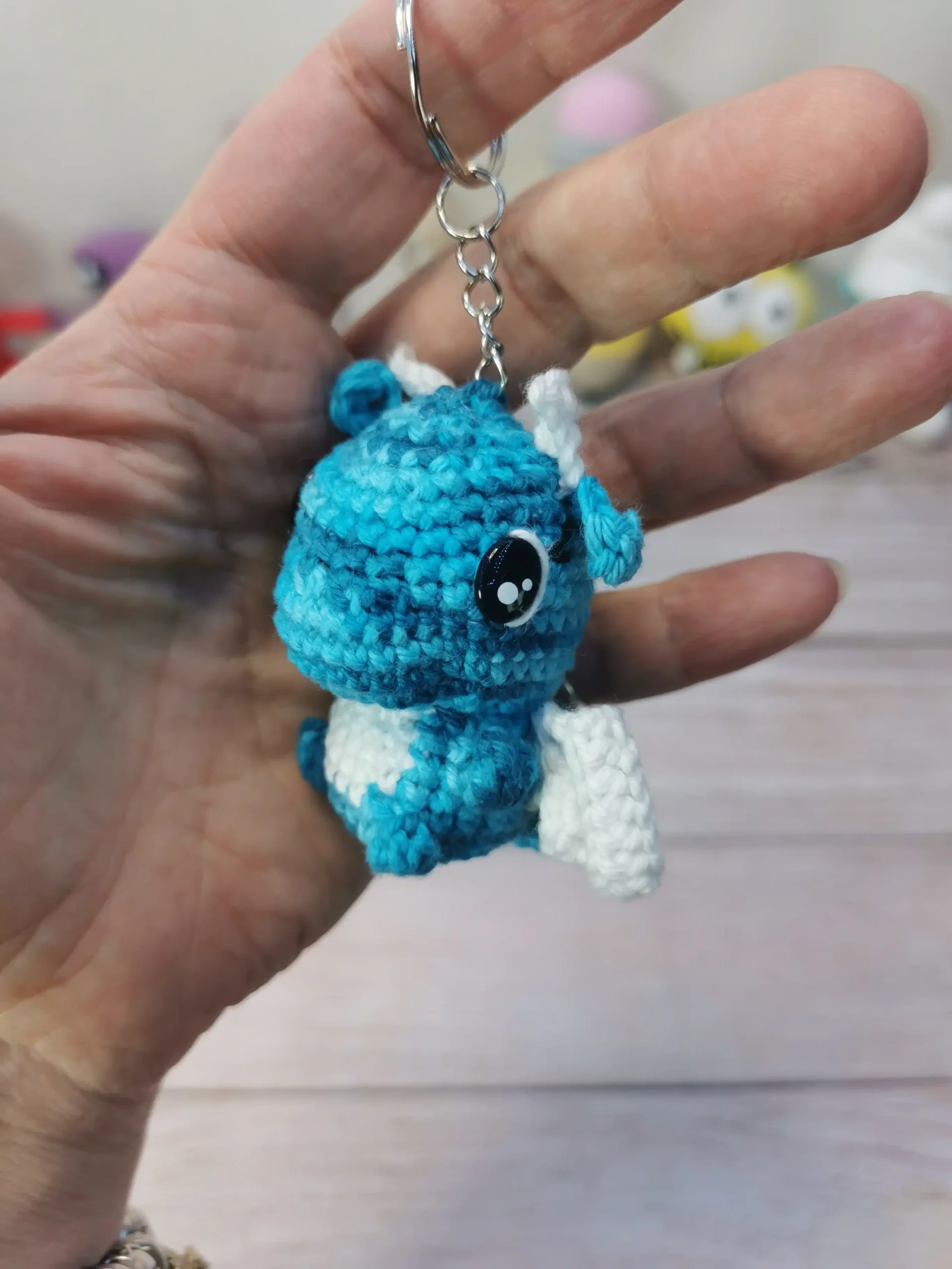 Petit Dragon Porte-clés Amigurumi fait main au crochet par La Mu's Heure