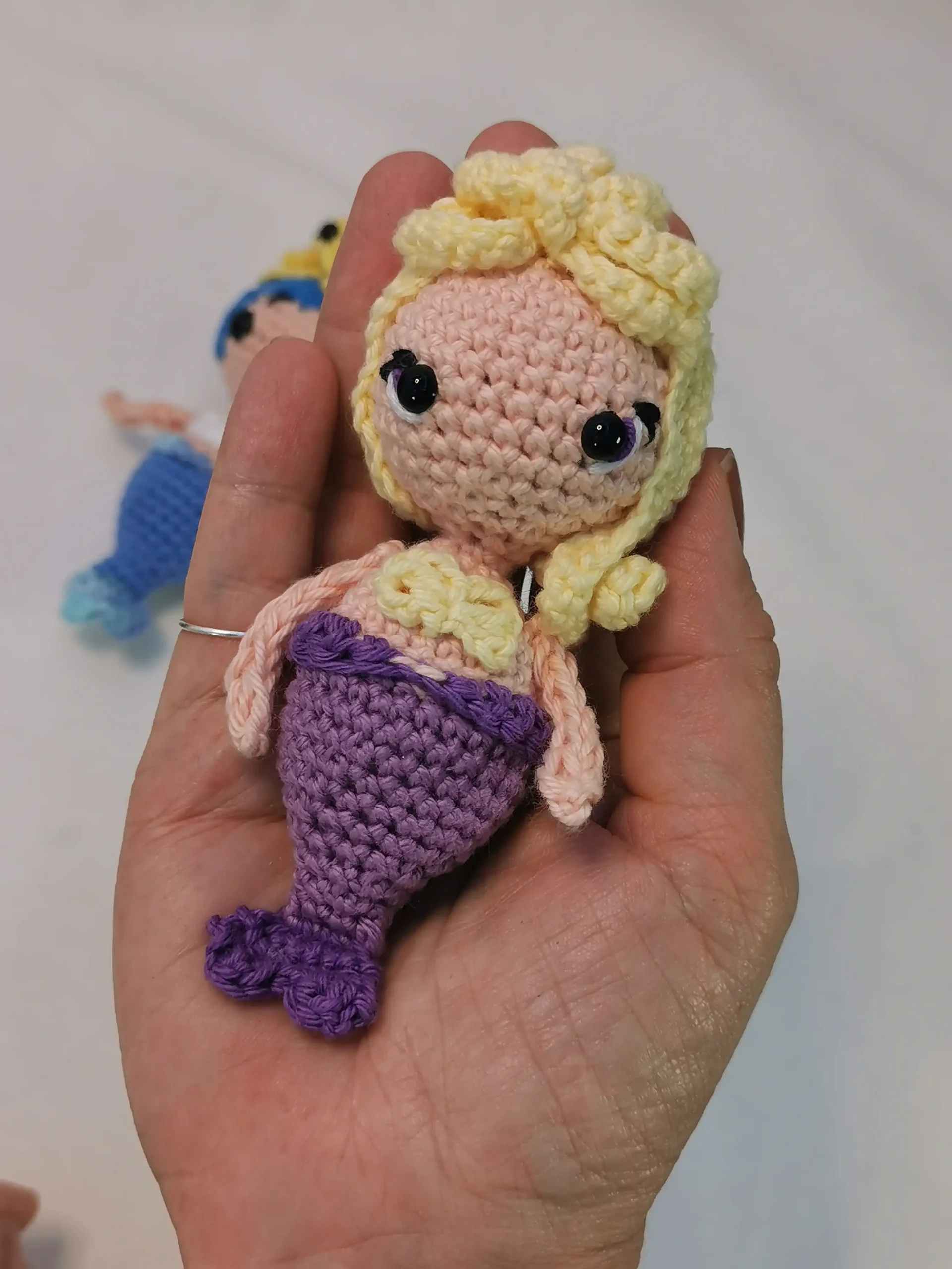 Bébé sirène amigurumi fait main au crochet par La Mu's heure