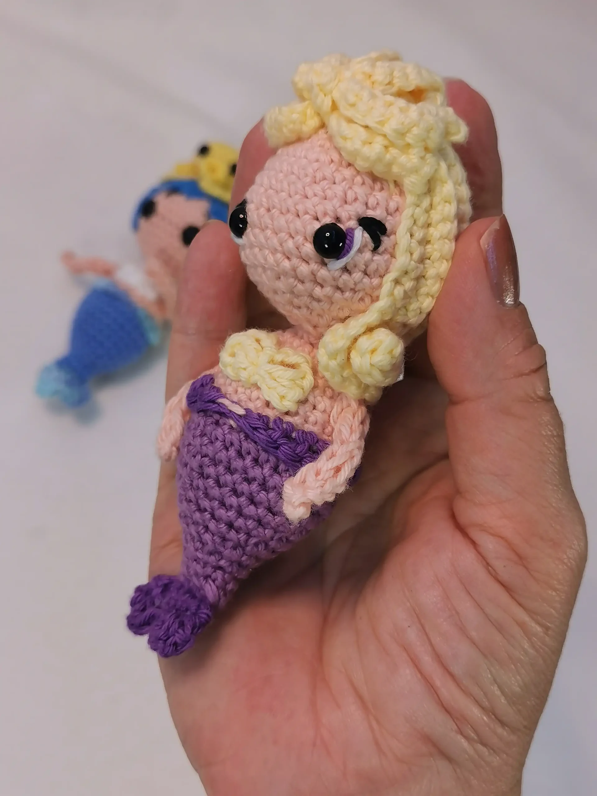 Bébé sirène amigurumi fait main au crochet par La Mu's heure