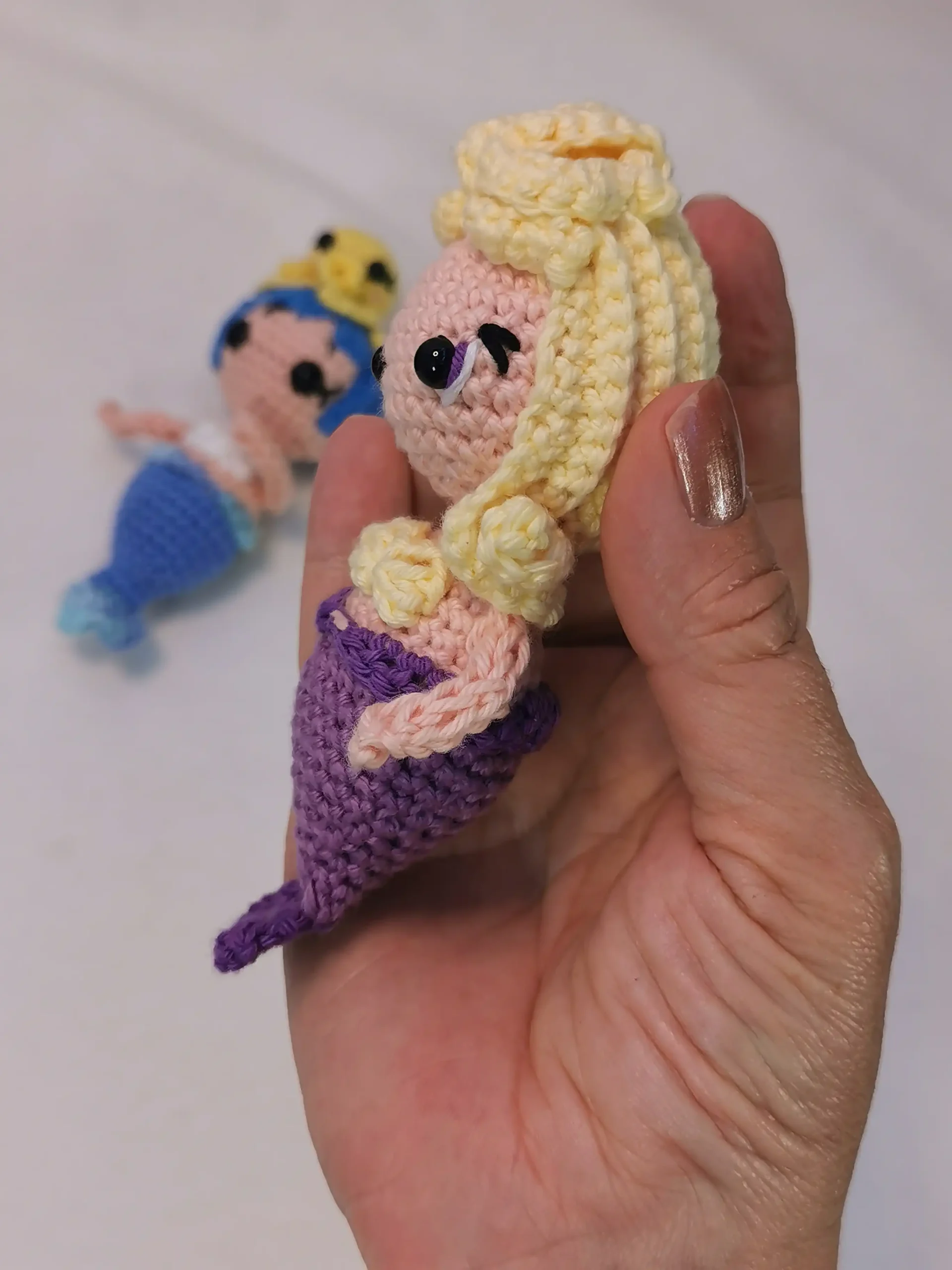 Bébé sirène amigurumi fait main au crochet par La Mu's heure
