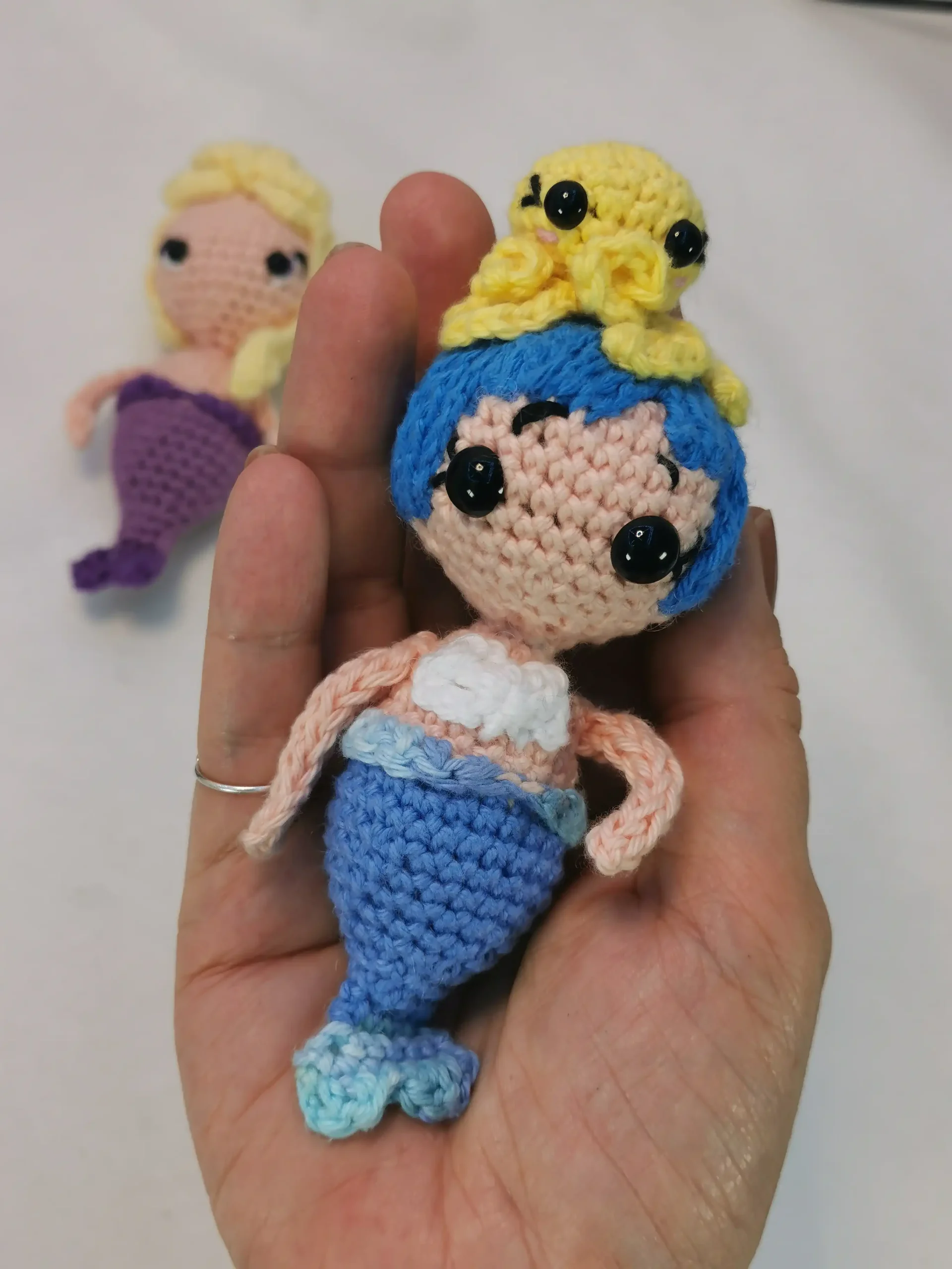 Bébé sirène amigurumi fait main au crochet par La Mu's heure