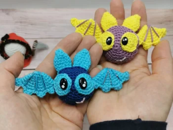 broche Chauve-souris amigurumi kawaii, conçu à la main au crochet par La Mu's heure