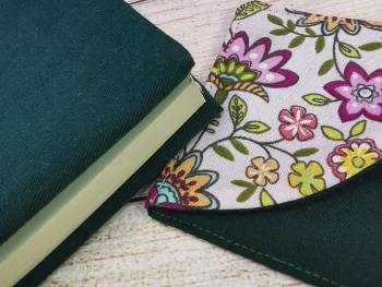 mes Protège livre pour livre de poche et marque-pages de coin, confectionnés avec soin en tissu 100% coton.