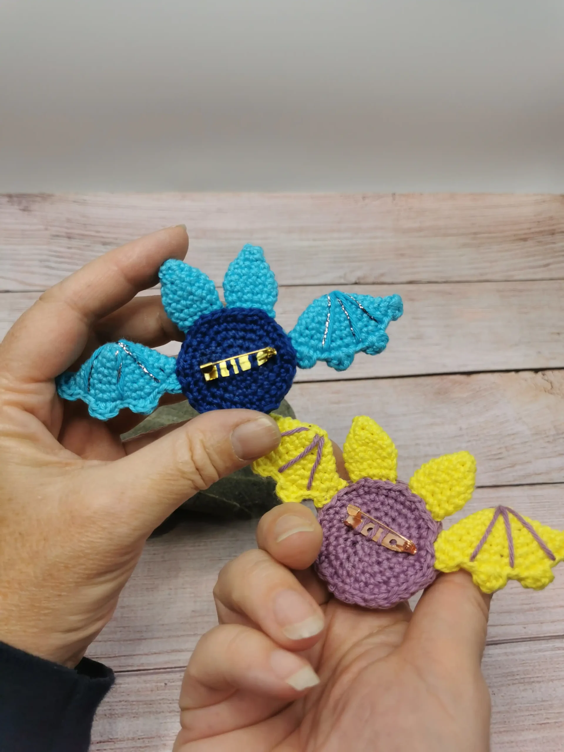 broche Chauve-souris amigurumi kawaii, conçu à la main au crochet par La Mu's heure