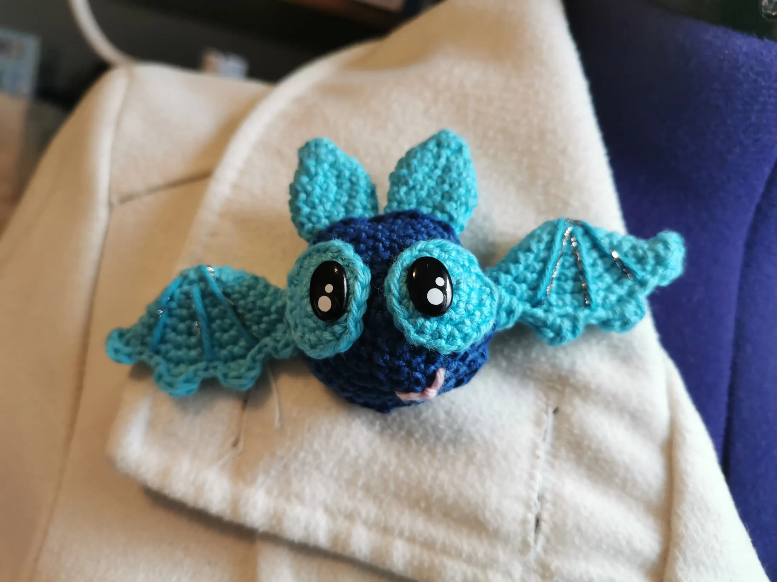 broche Chauve-souris amigurumi kawaii, conçu à la main au crochet par La Mu's heure