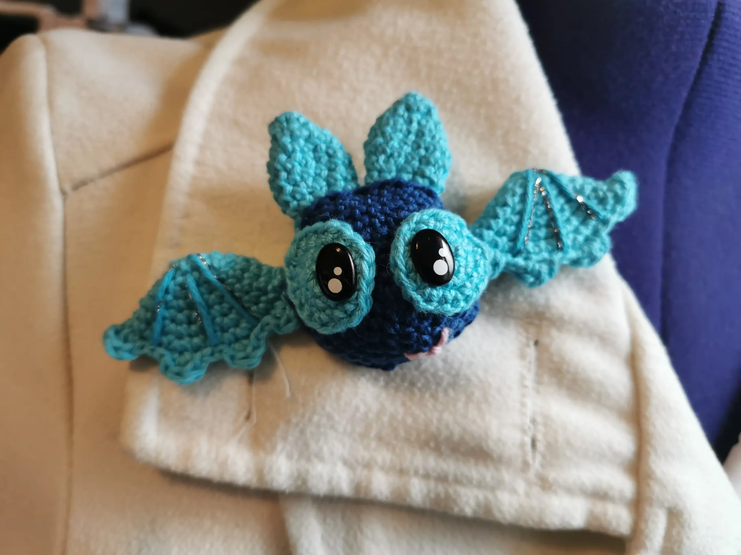 broche Chauve-souris amigurumi kawaii, conçu à la main au crochet par La Mu's heure