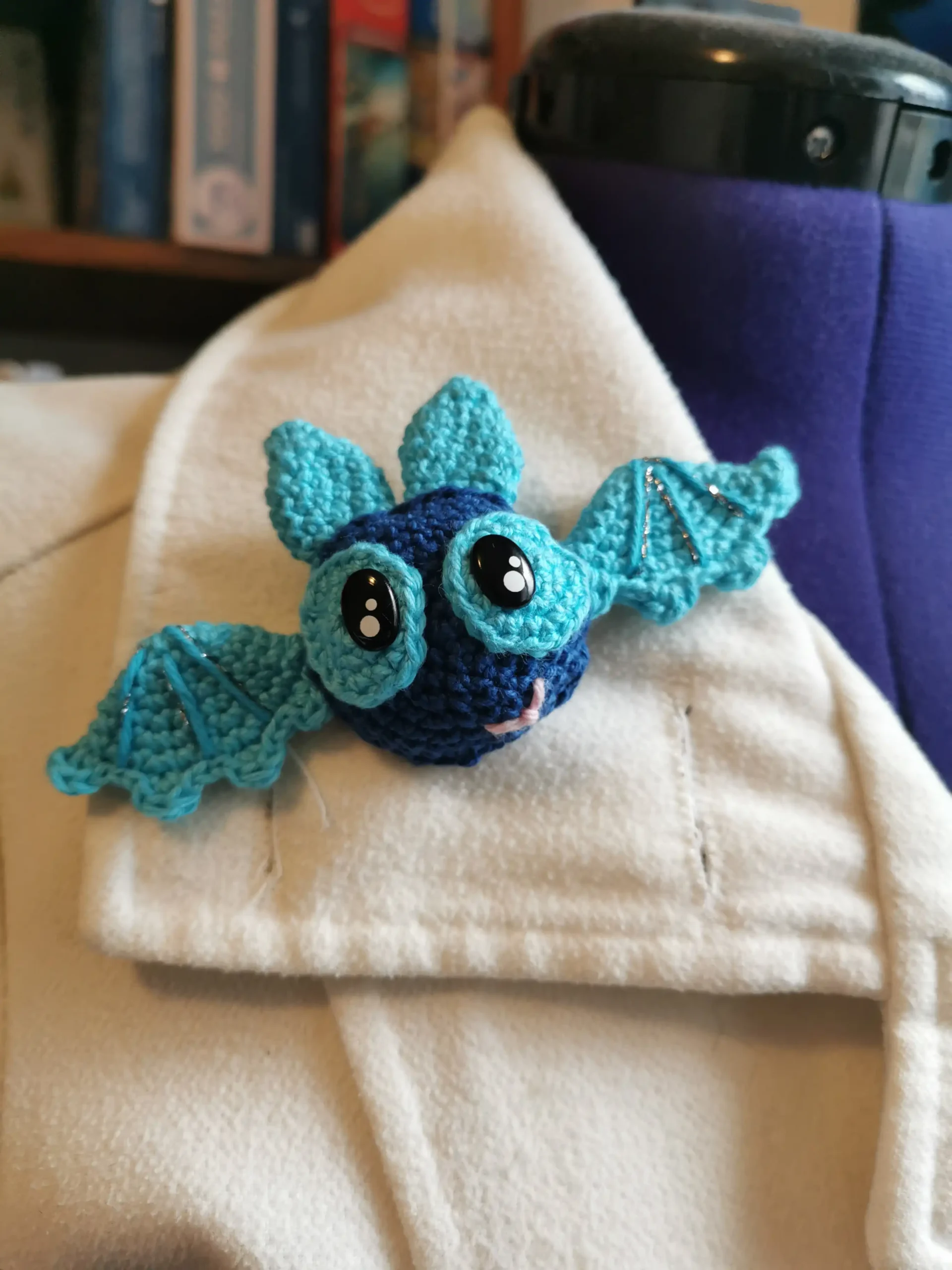 broche Chauve-souris amigurumi kawaii, conçu à la main au crochet par La Mu's heure