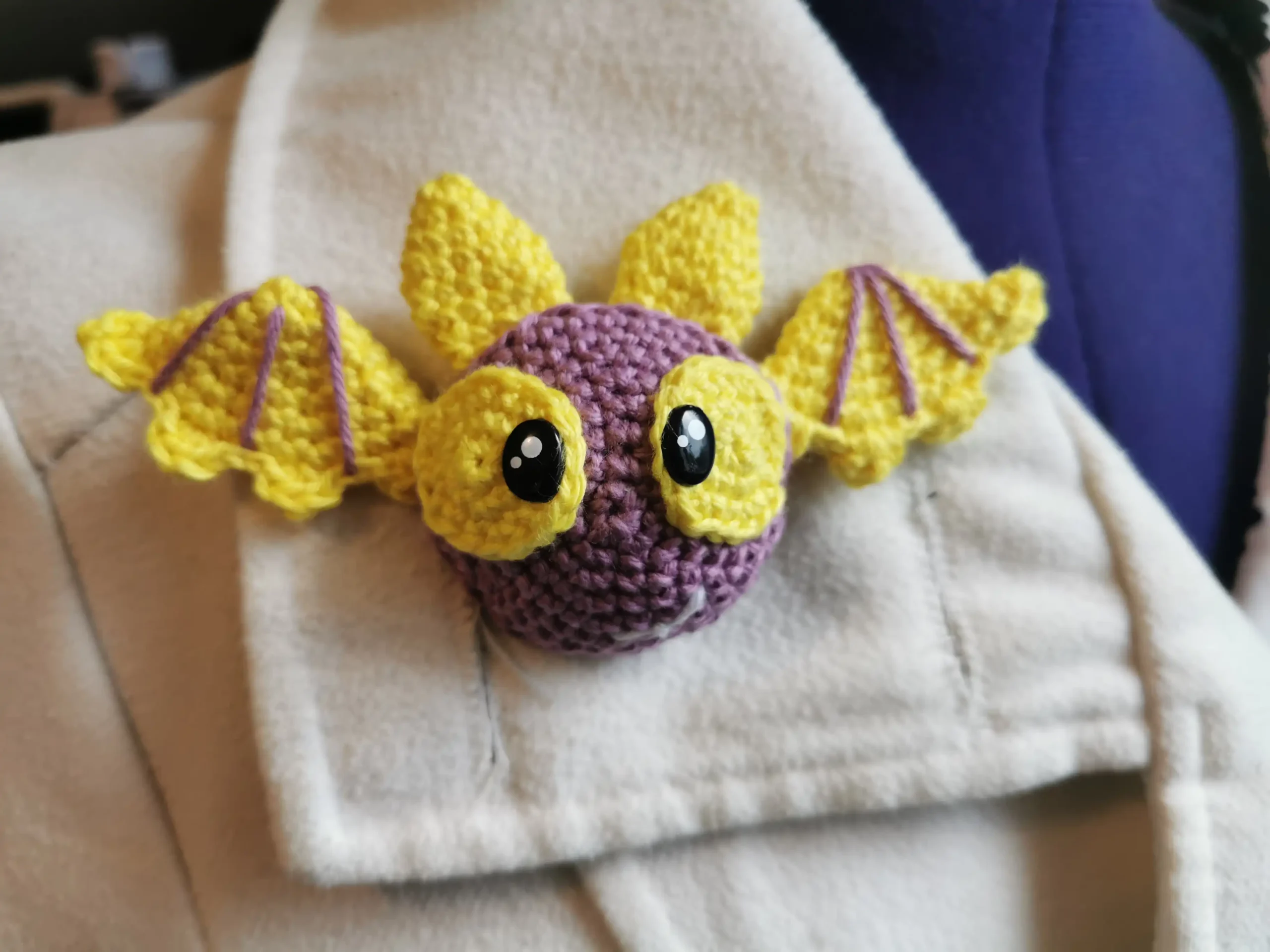 broche Chauve-souris amigurumi kawaii, conçu à la main au crochet par La Mu's heure