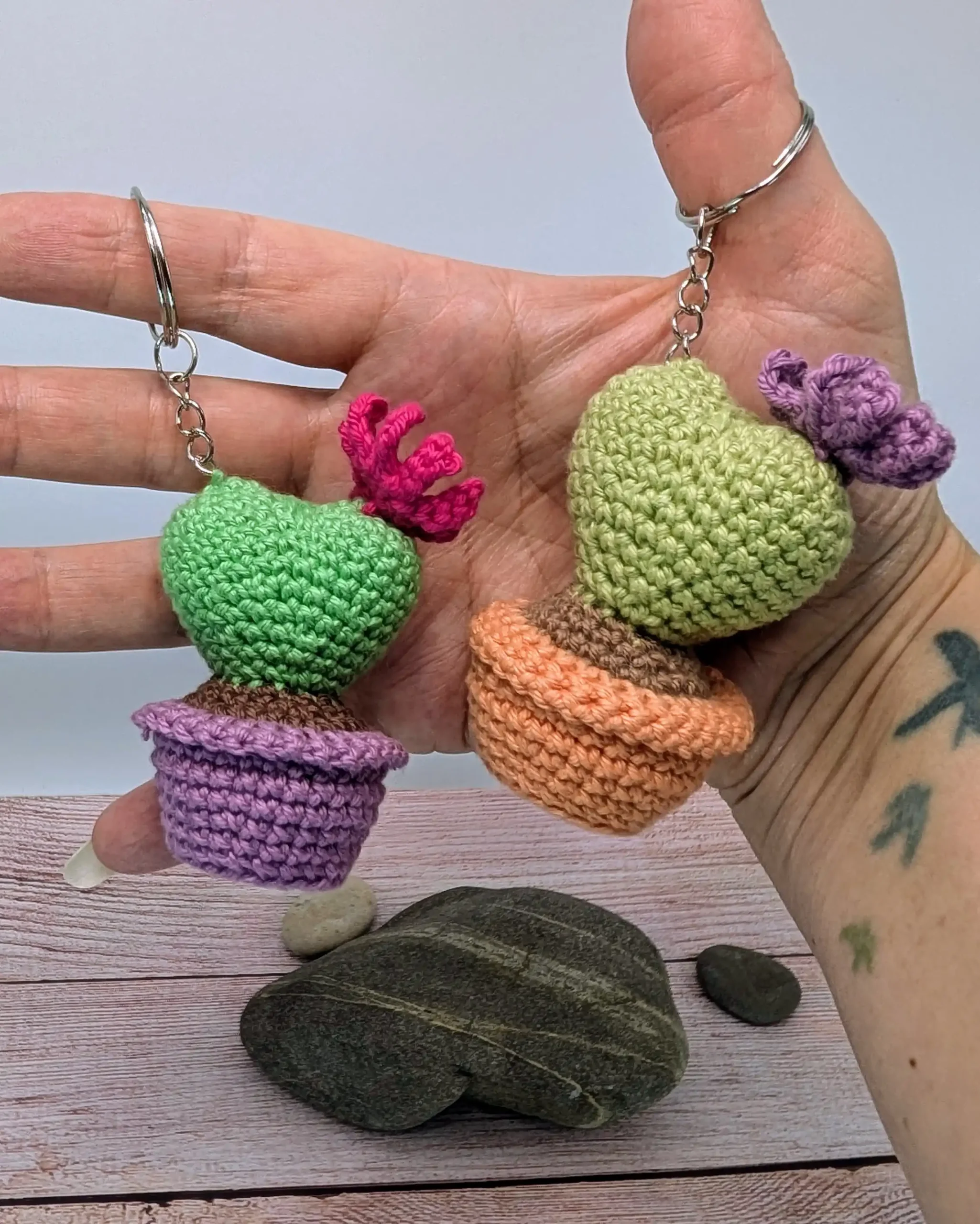 Cactus Cœur amigurumi fait main au crochet par La Mu's heure