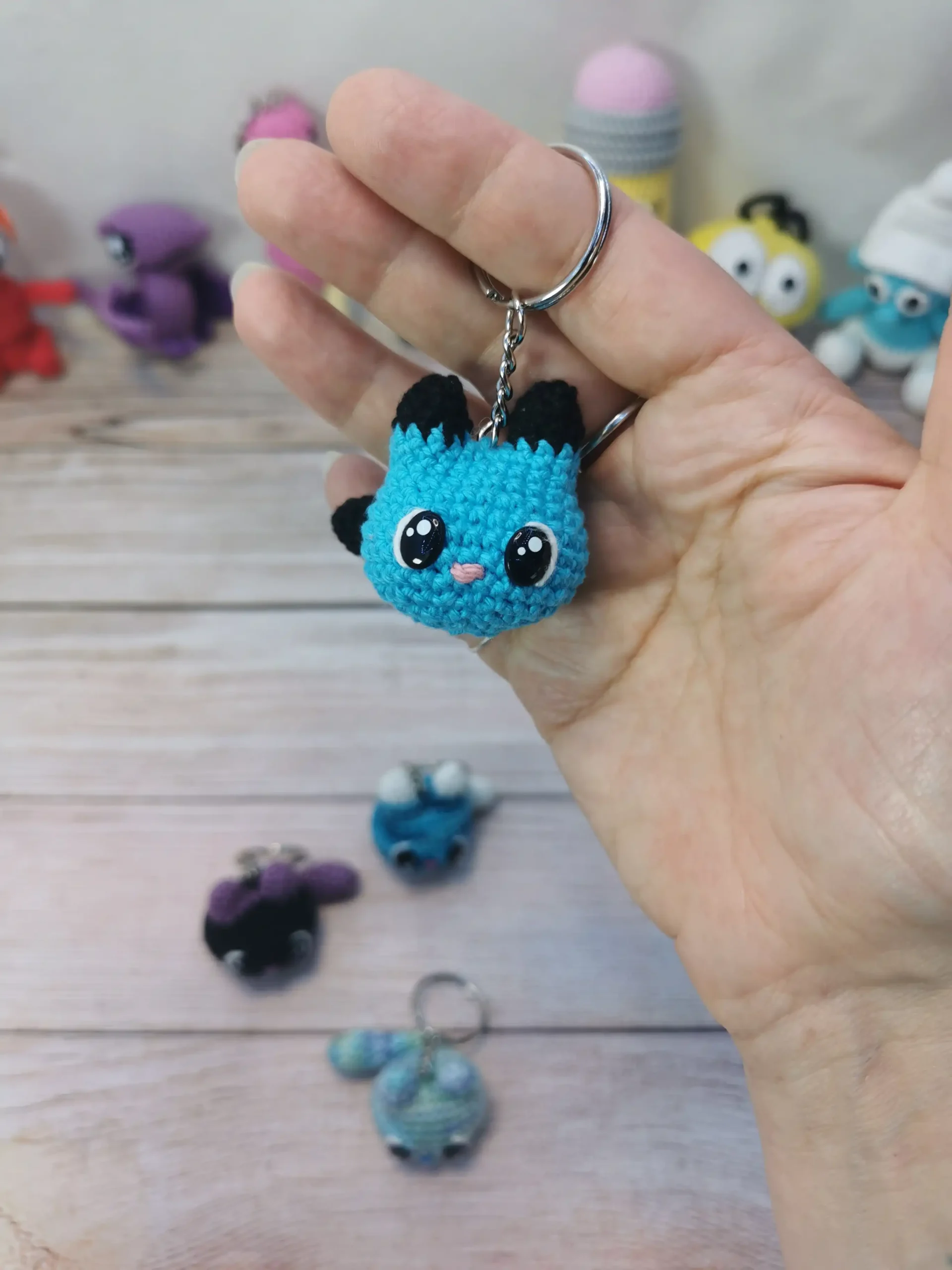 Porte clef chat, amigurumi kawaii fait main au crochet par La Mu's Heure
