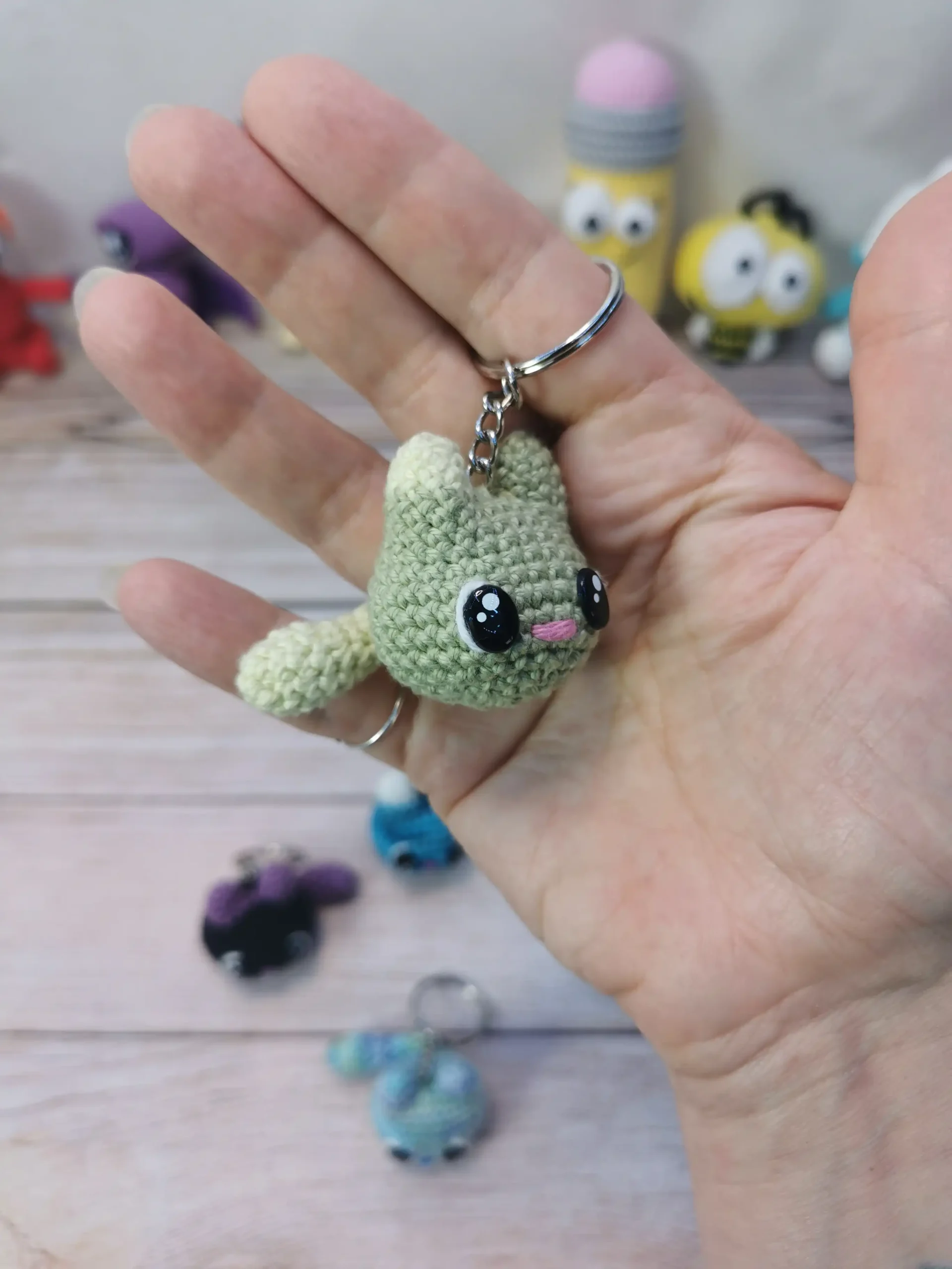 Porte clef chat, amigurumi kawaii fait main au crochet par La Mu's Heure