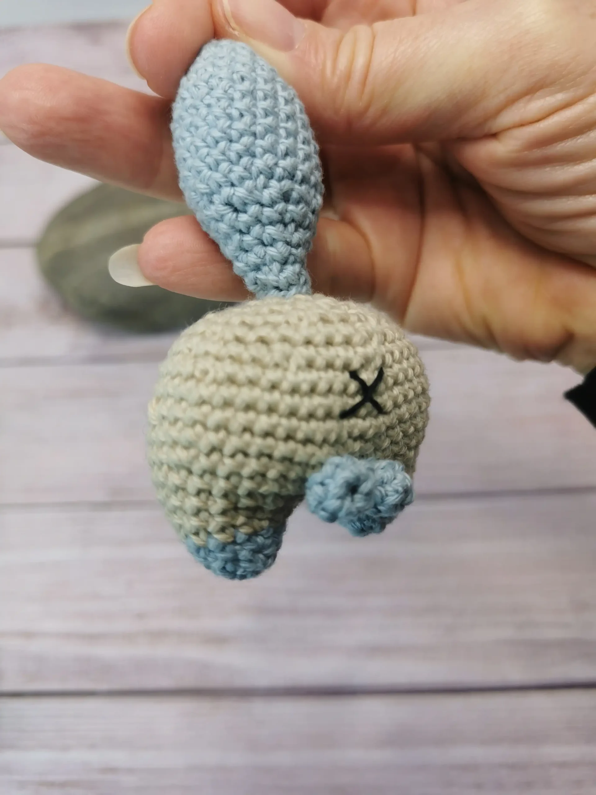 Un porte-clés hilarant et unique pour les fans de chats et d’humour décalé. Fait main au crochet par La Mu's heure
