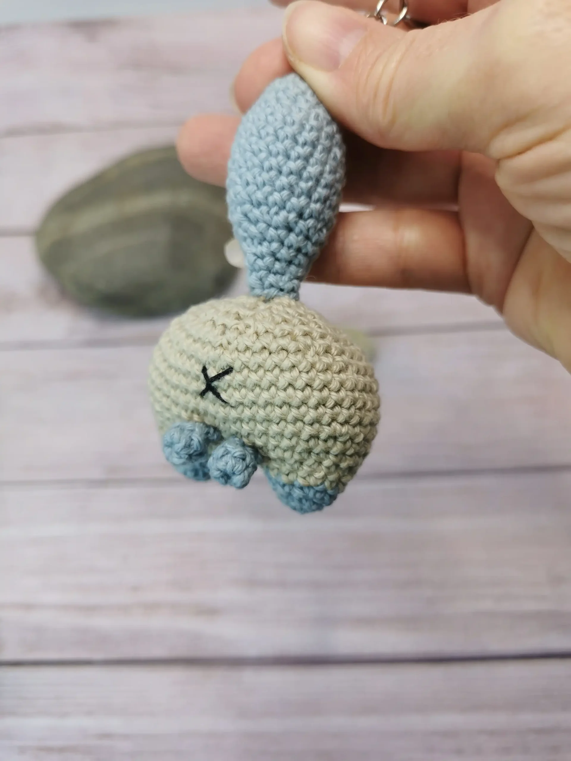 Un porte-clés hilarant et unique pour les fans de chats et d’humour décalé. Fait main au crochet par La Mu's heure
