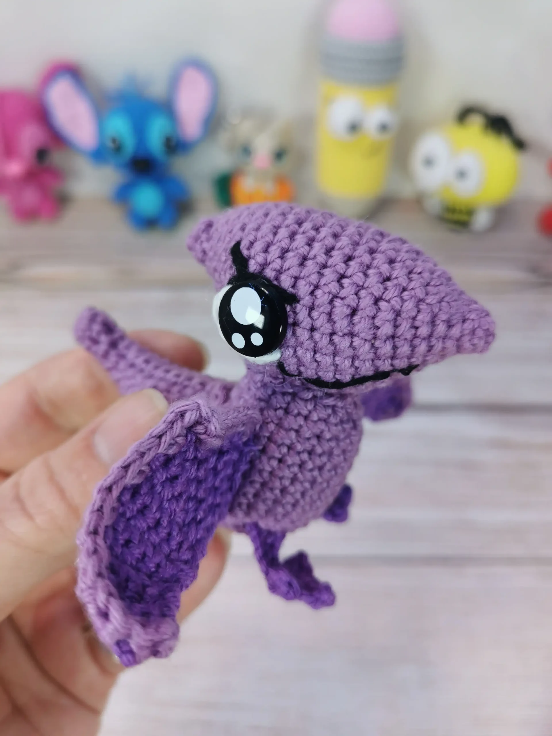 Dinosaure ptérodactyle amigurumi fait main au crochet par La Mu's Heure