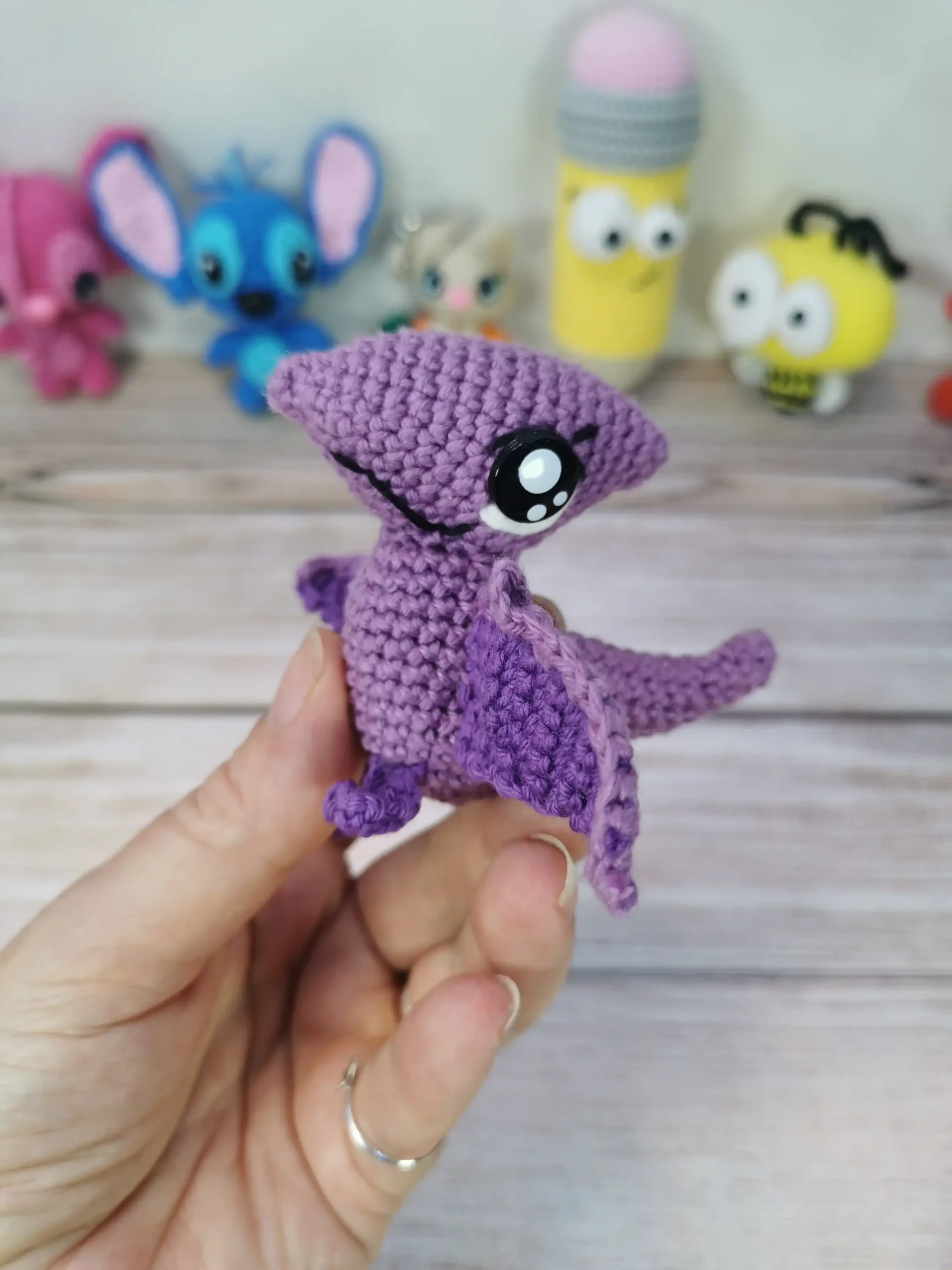 Dinosaure ptérodactyle amigurumi fait main au crochet par La Mu's Heure