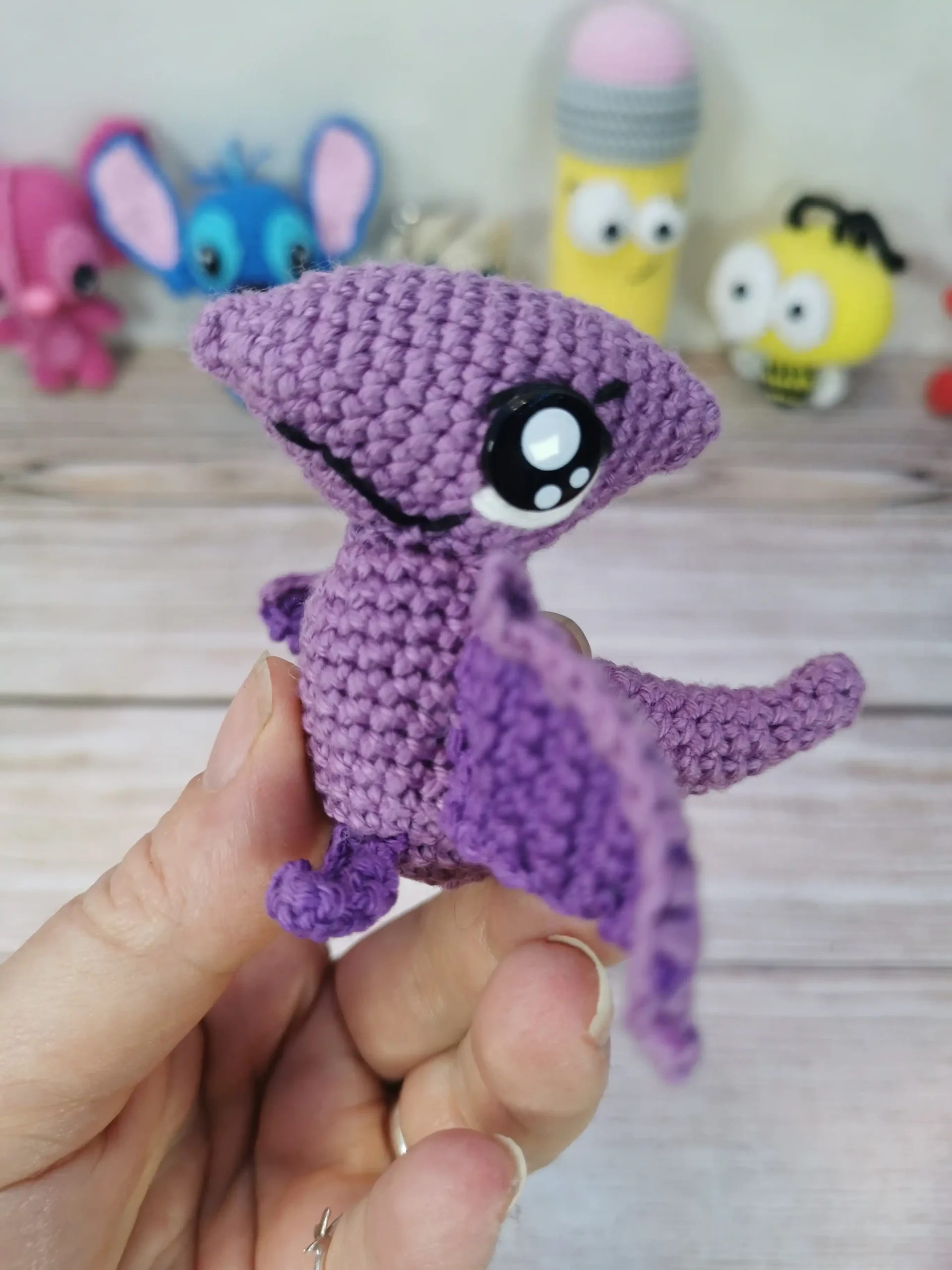 Dinosaure ptérodactyle amigurumi fait main au crochet par La Mu's Heure