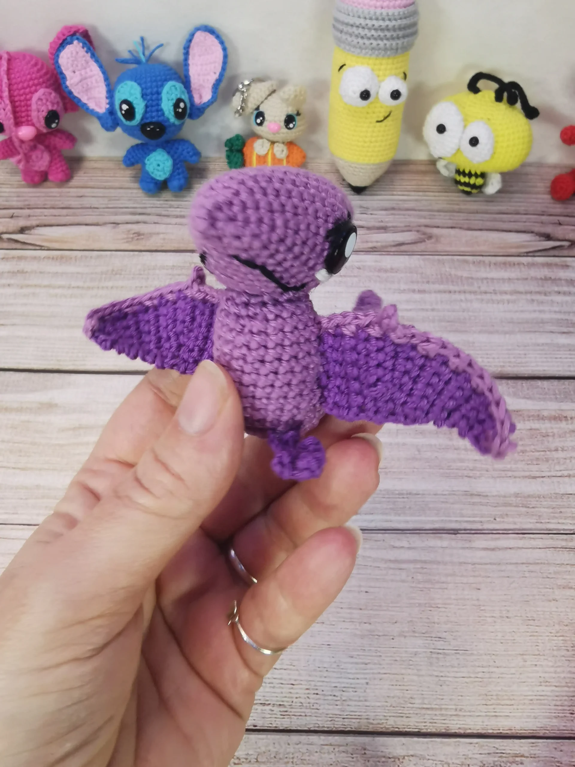 Dinosaure ptérodactyle amigurumi fait main au crochet par La Mu's Heure