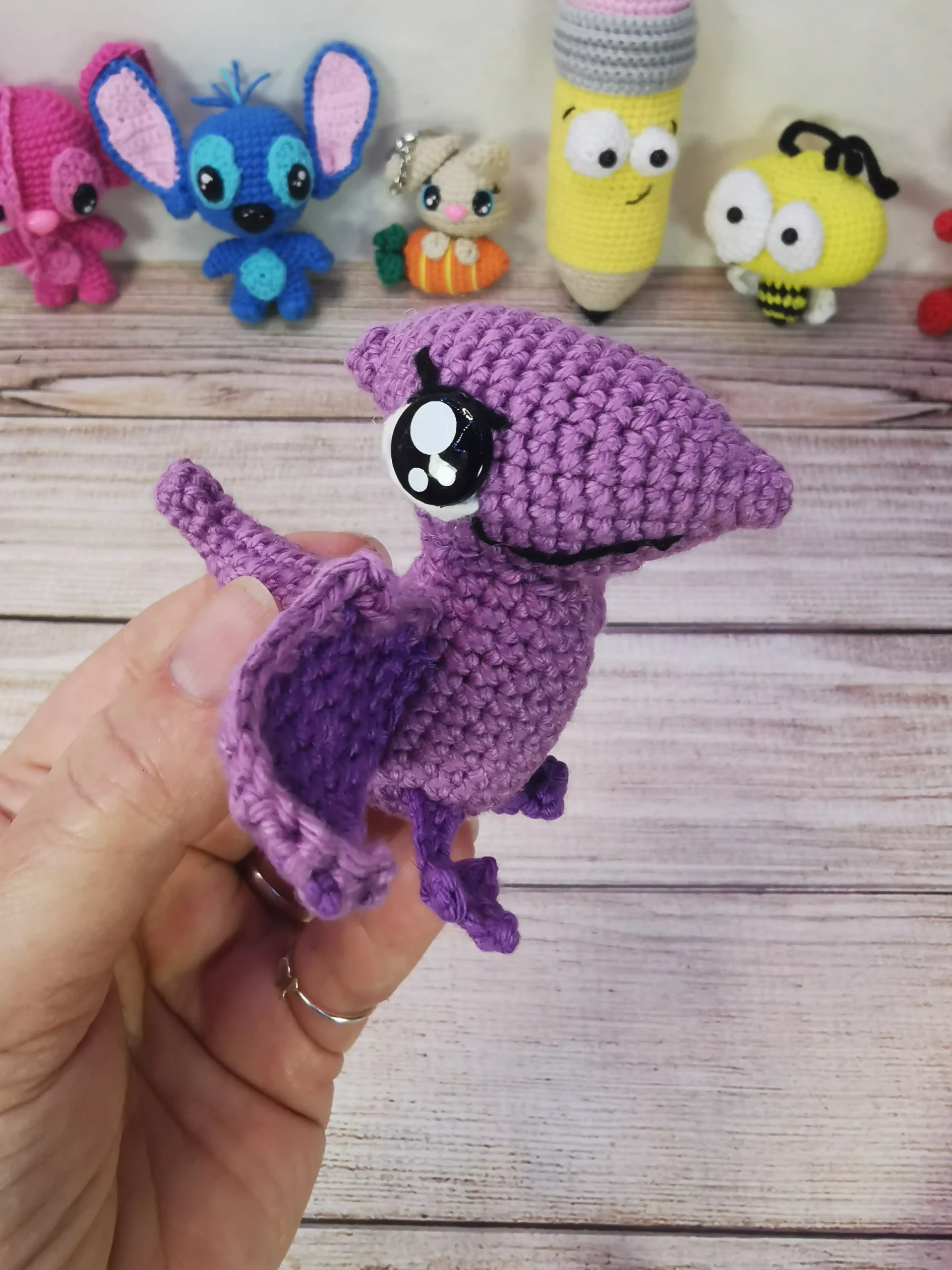 Dinosaure ptérodactyle amigurumi fait main au crochet par La Mu's Heure