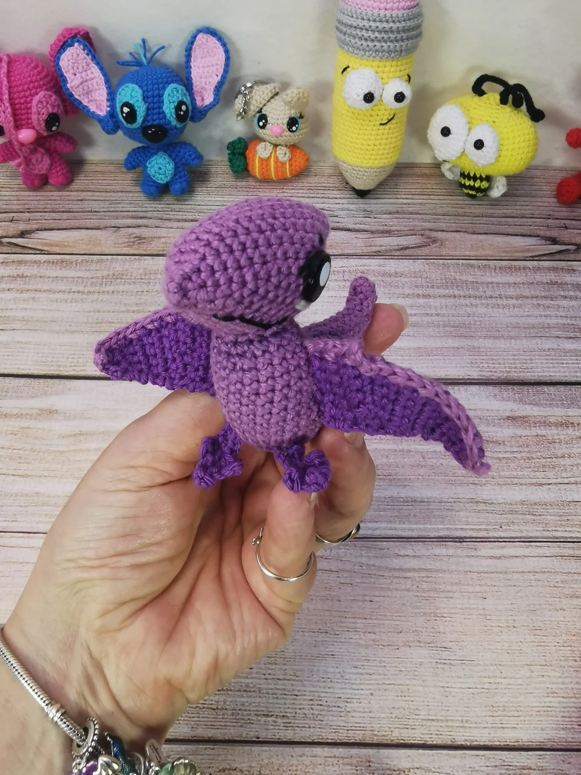 Dinosaure ptérodactyle amigurumi fait main au crochet par La Mu's Heure