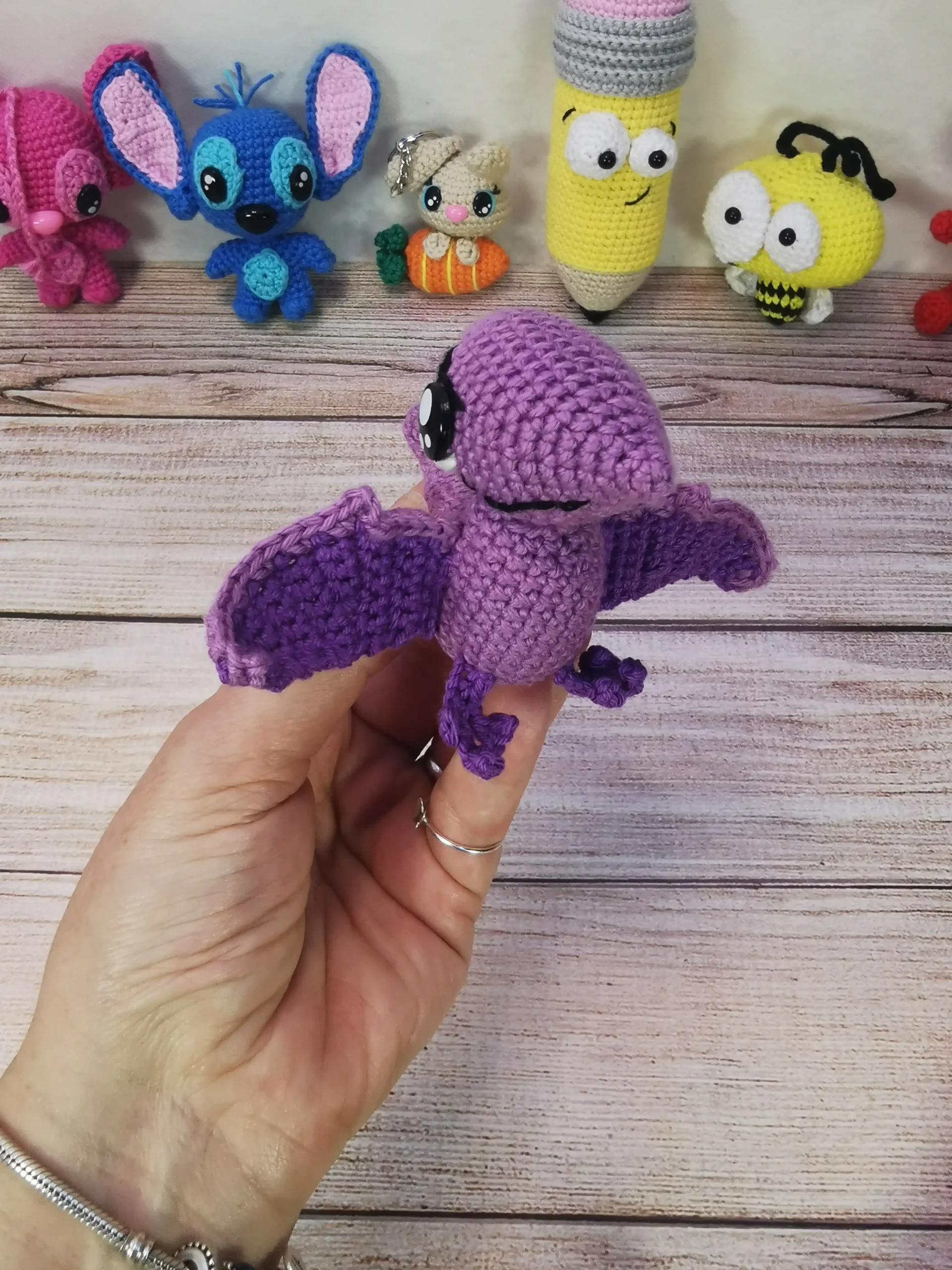 Dinosaure ptérodactyle amigurumi fait main au crochet par La Mu's Heure