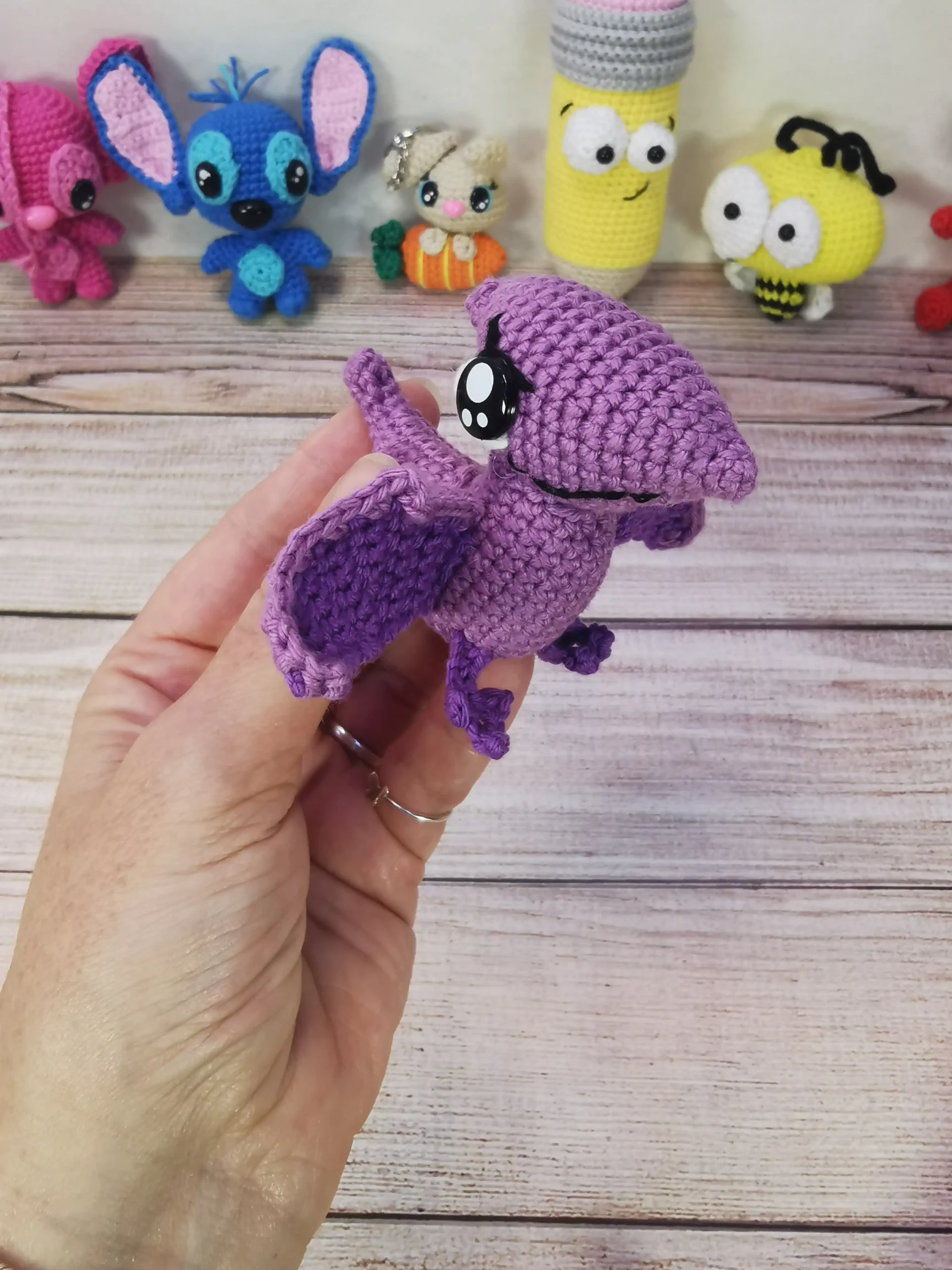 Dinosaure ptérodactyle amigurumi fait main au crochet par La Mu's Heure