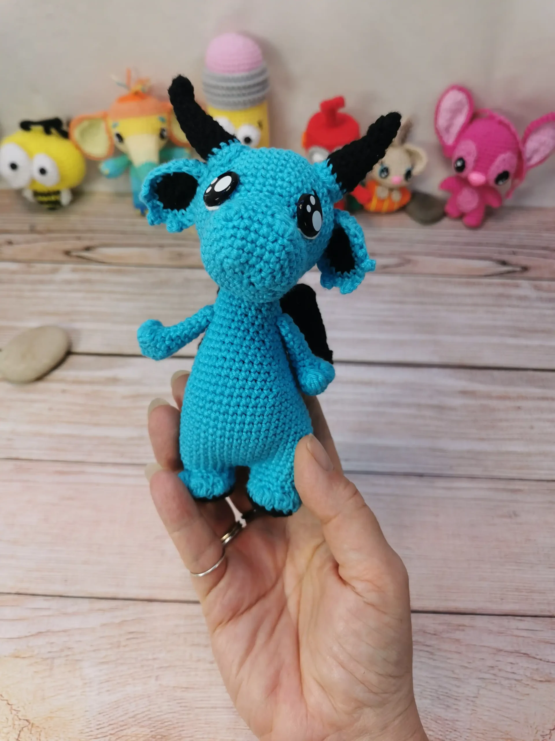 dragon littleblue amigurumi fait main au crochet par La Mu's Heure