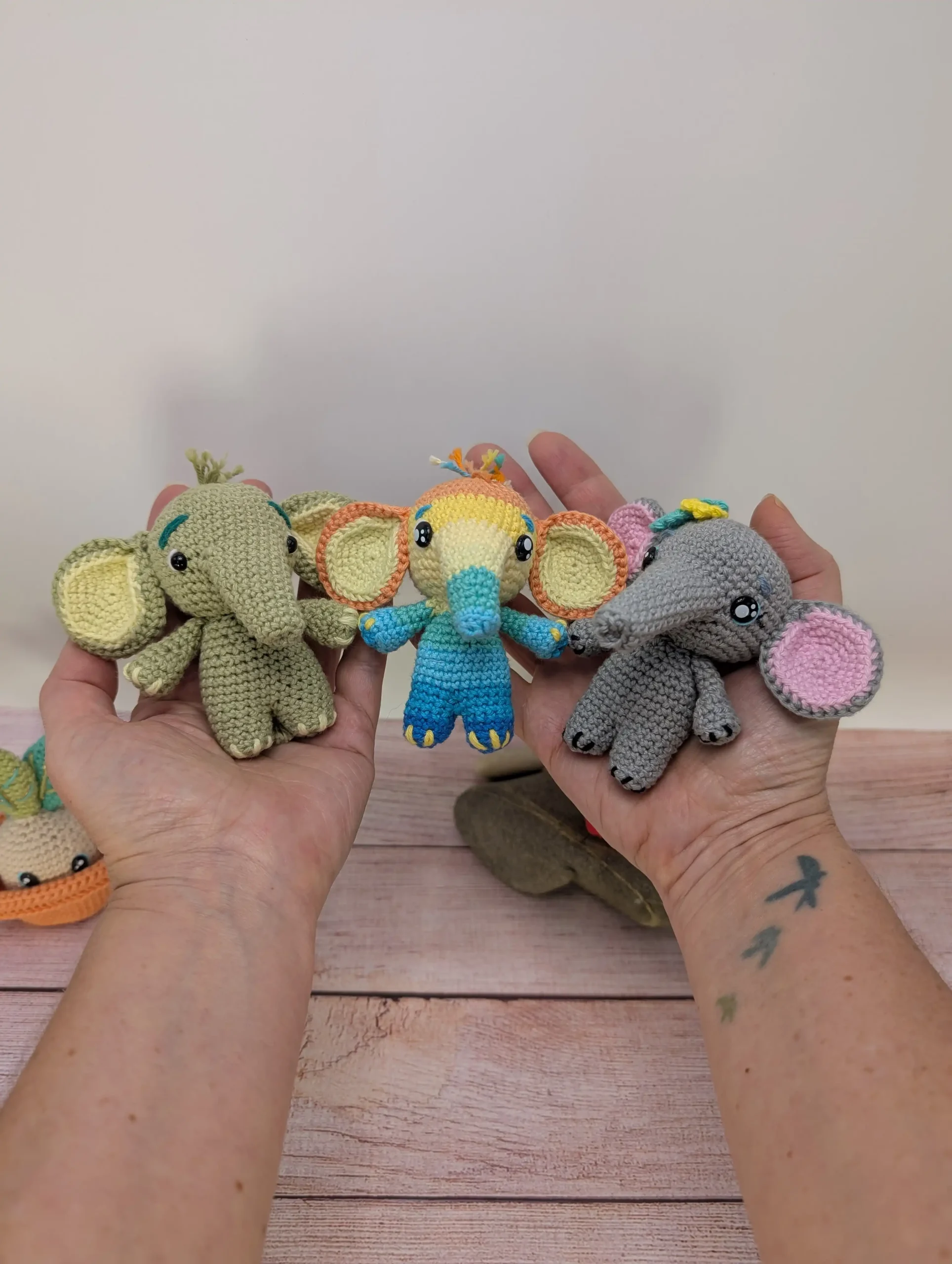 ĂlĂ©phant amigurumi fait main au crochet par La Mu's Heure