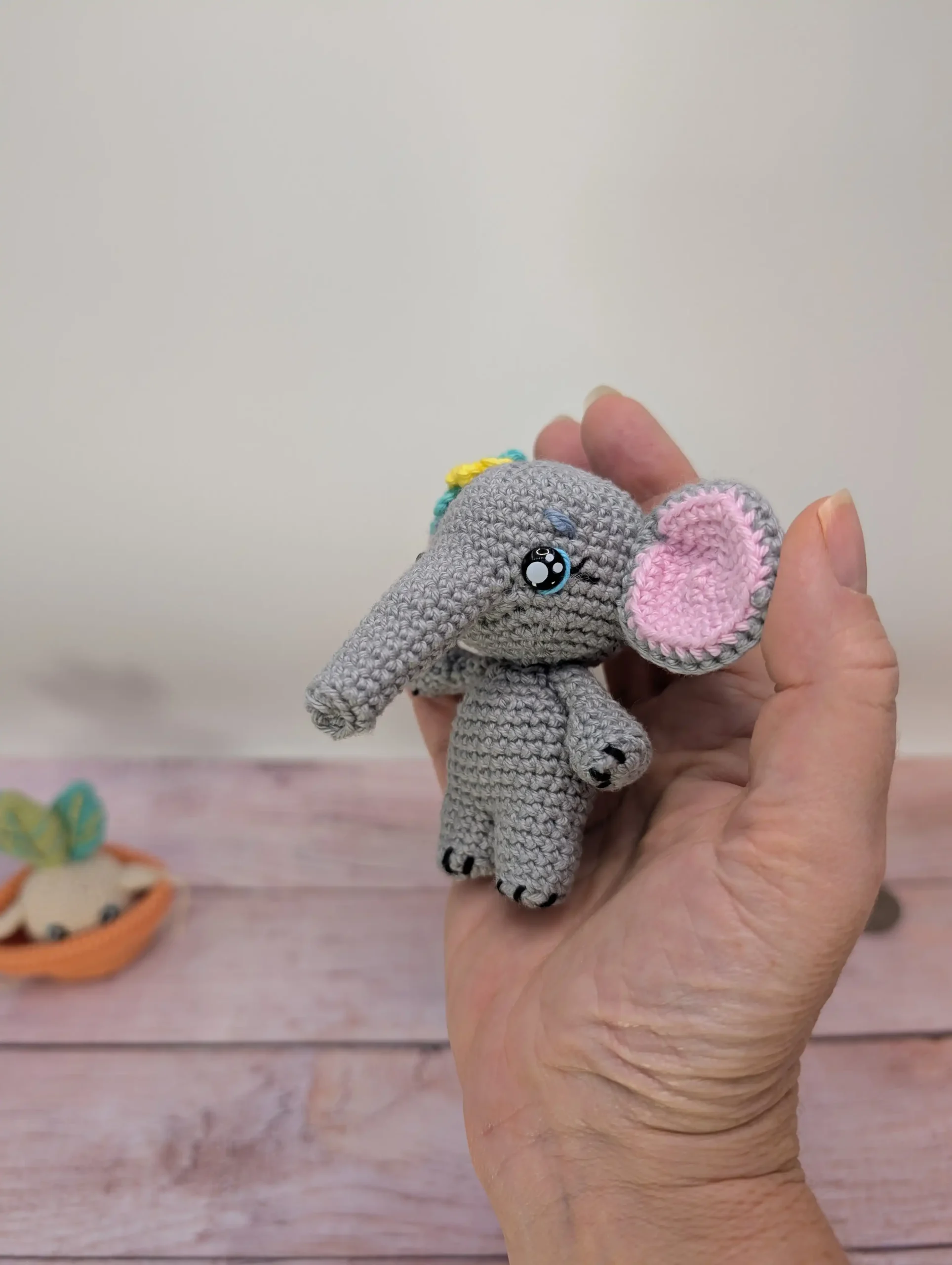 ĂlĂ©phant amigurumi fait main au crochet par La Mu's Heure