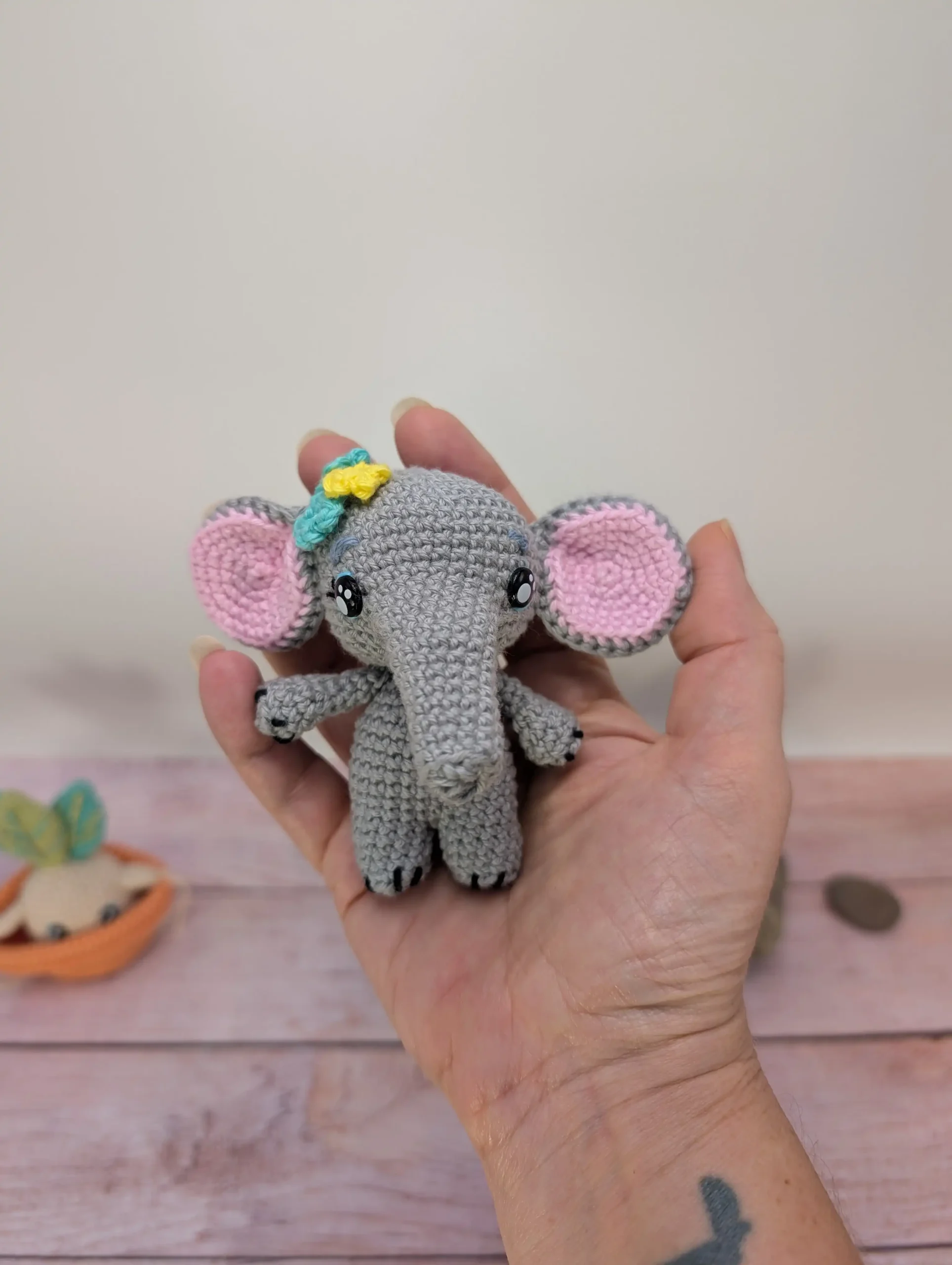 ĂlĂ©phant amigurumi fait main au crochet par La Mu's Heure