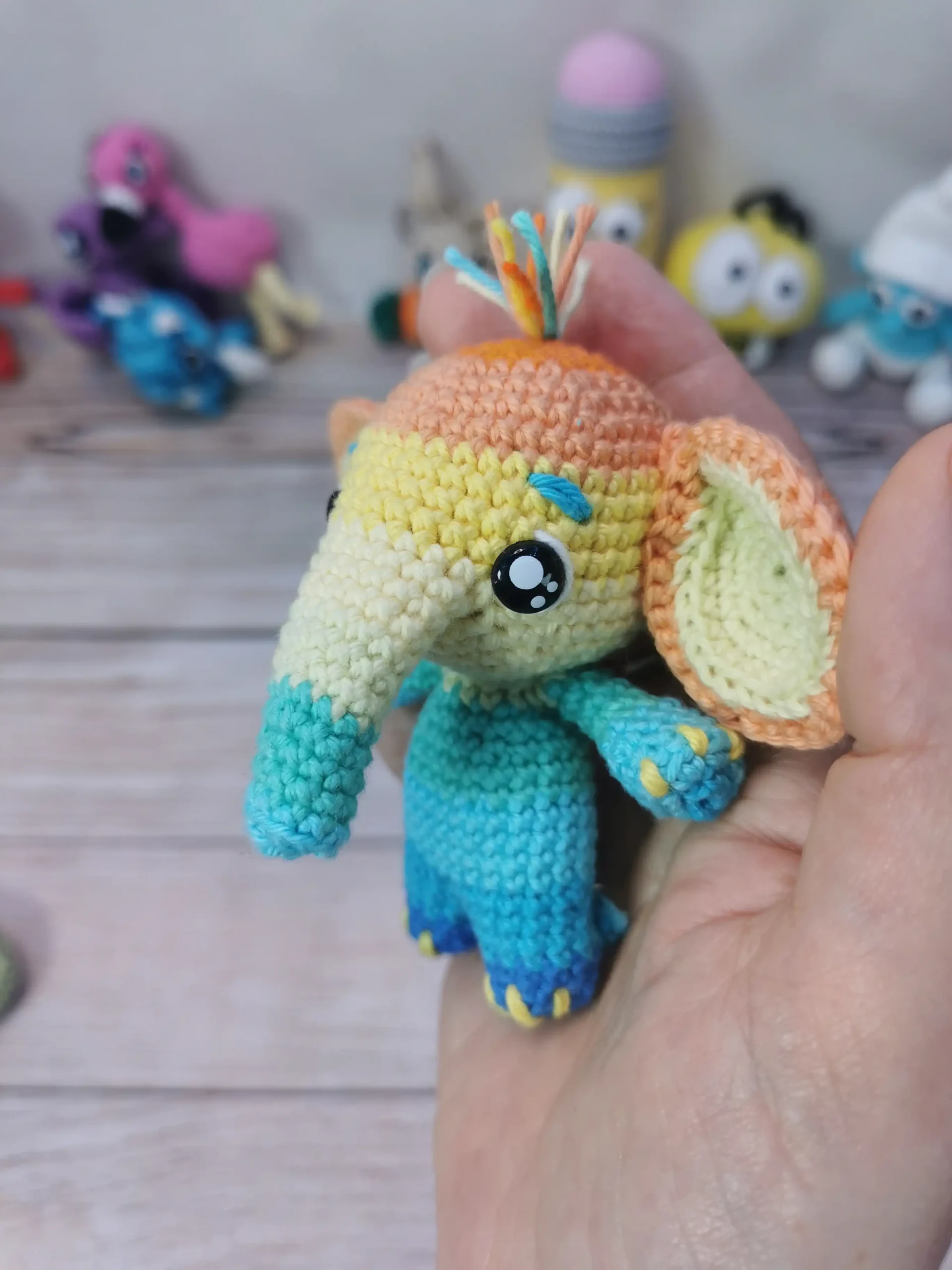 ĂlĂ©phant amigurumi fait main au crochet par La Mu's Heure