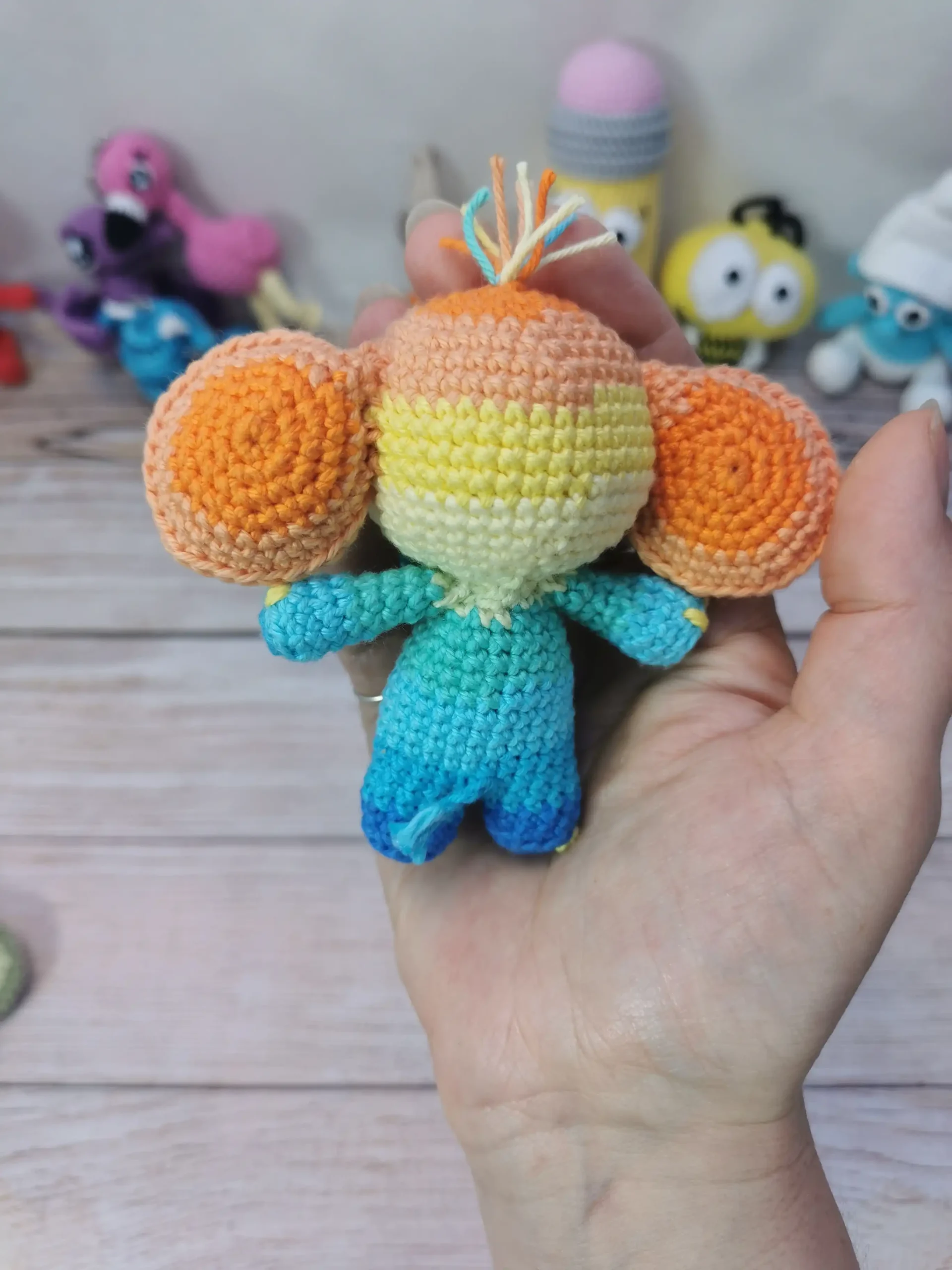 ĂlĂ©phant amigurumi fait main au crochet par La Mu's Heure