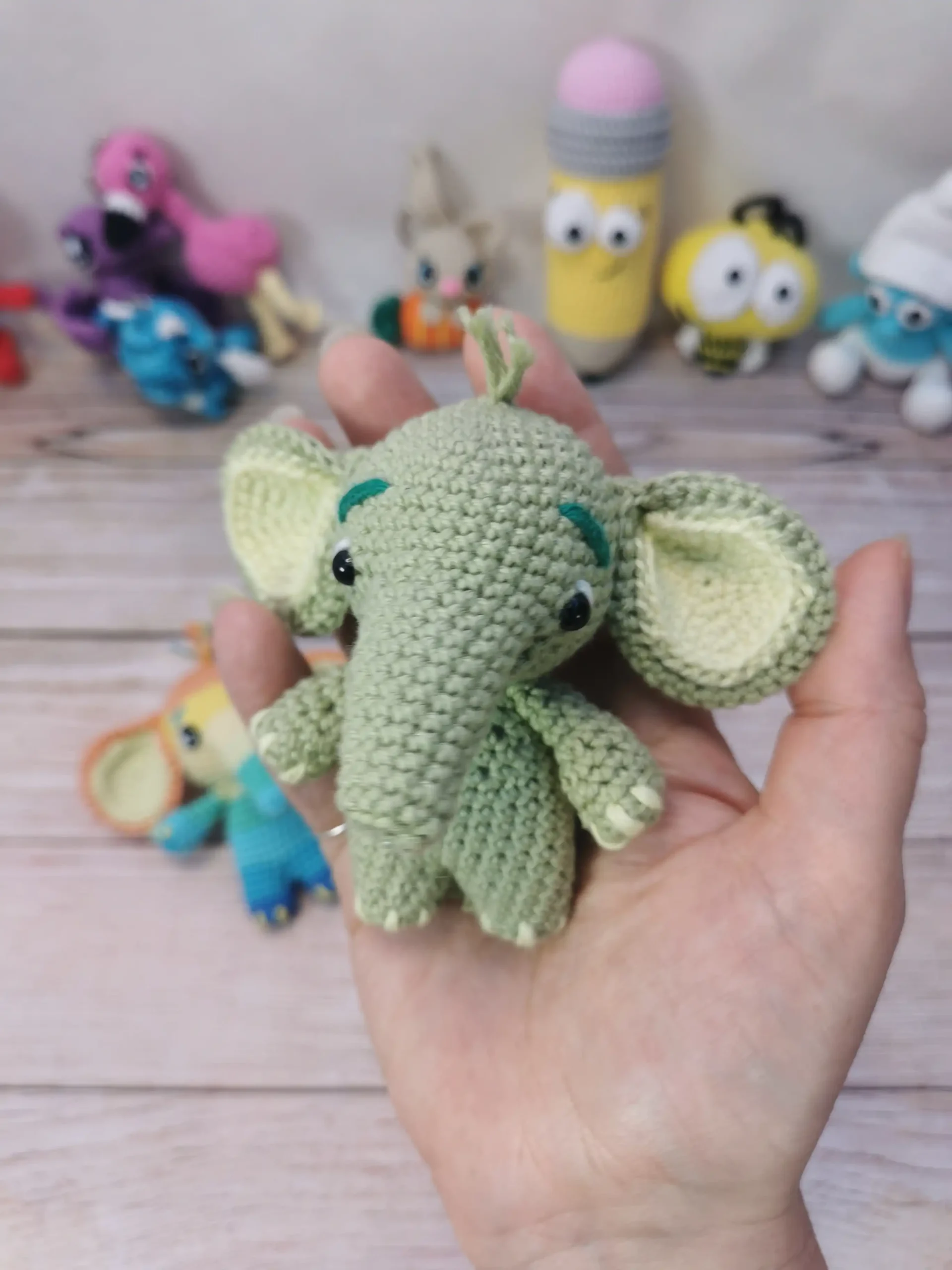 ĂlĂ©phant amigurumi fait main au crochet par La Mu's Heure