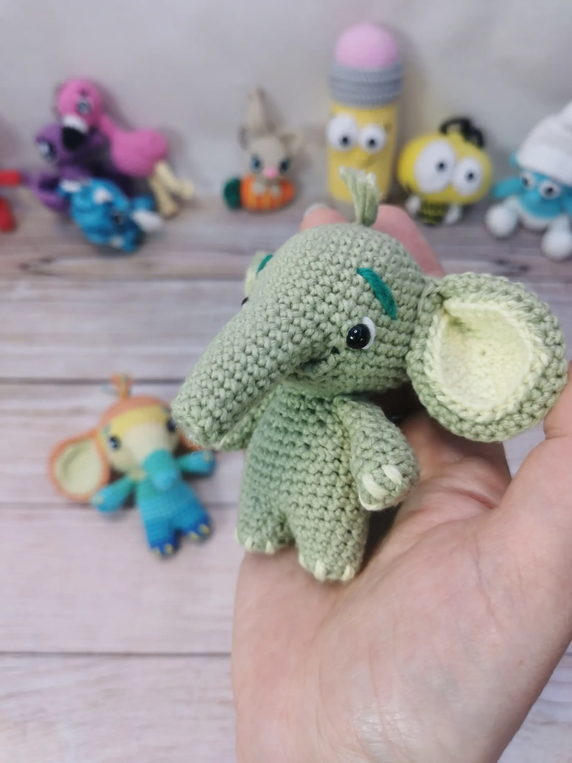 ĂlĂ©phant amigurumi fait main au crochet par La Mu's Heure