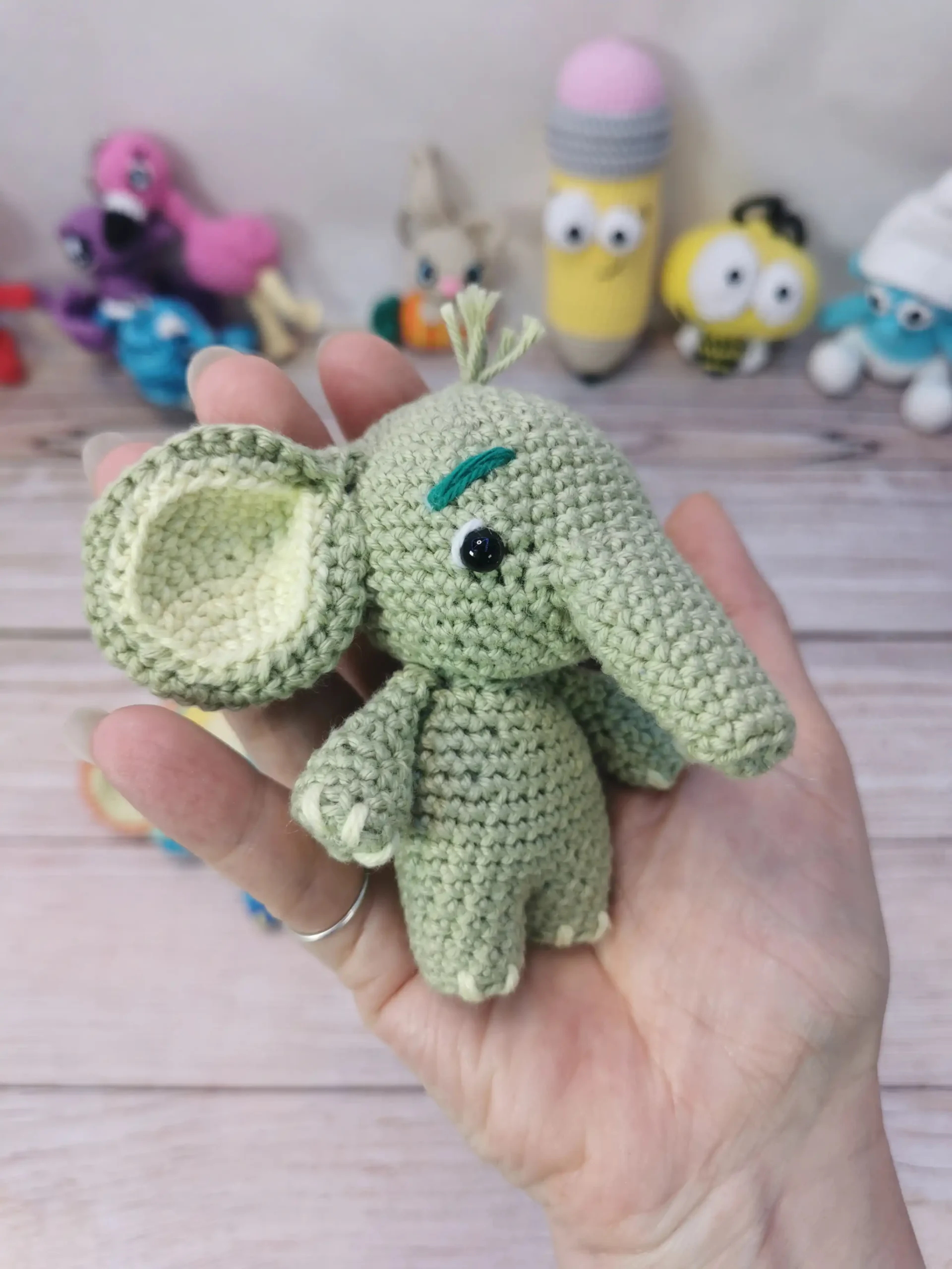 ĂlĂ©phant amigurumi fait main au crochet par La Mu's Heure