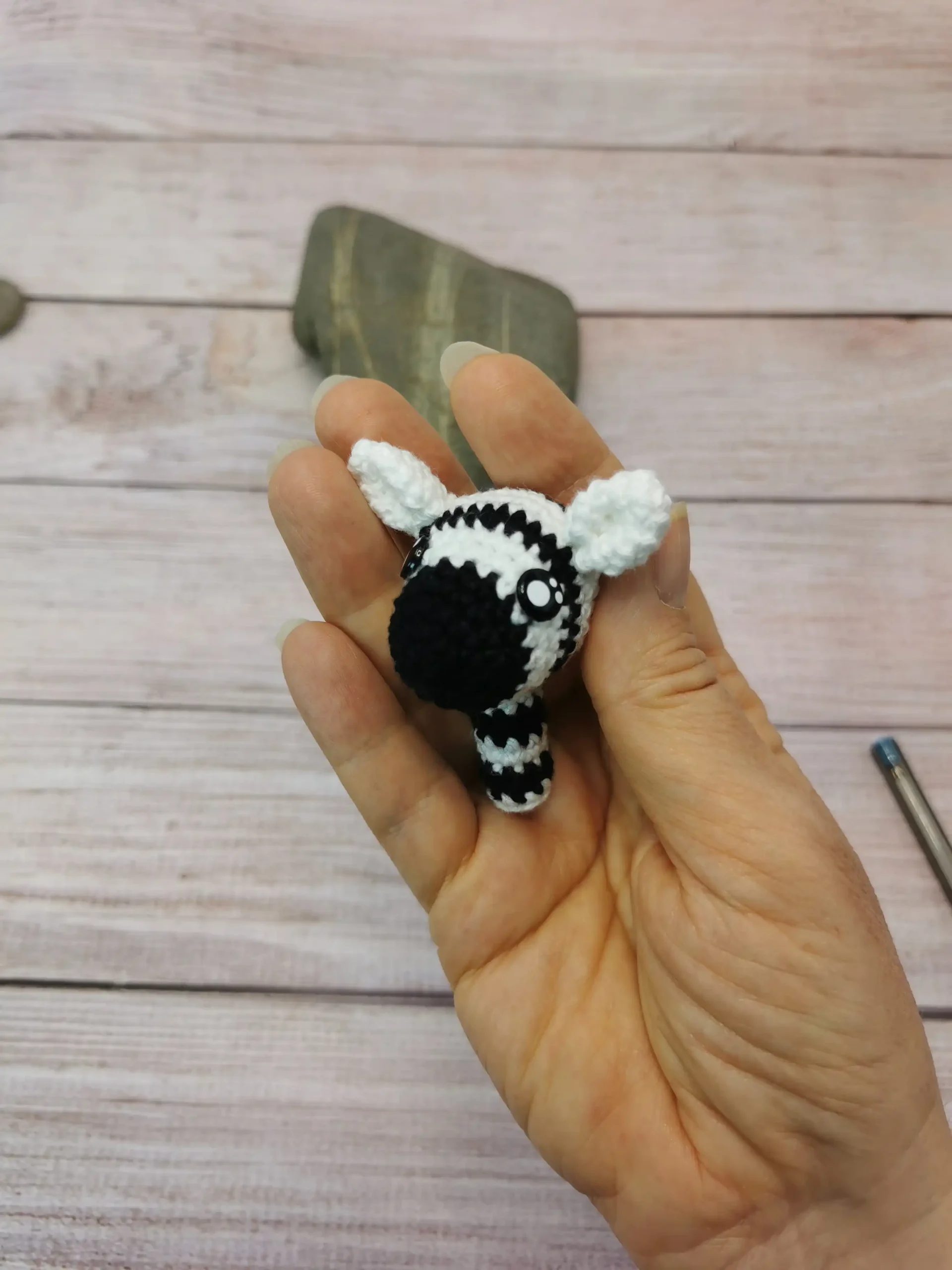 Embout de stylo amigurumi fait main au crochet par La Mu's Heure
