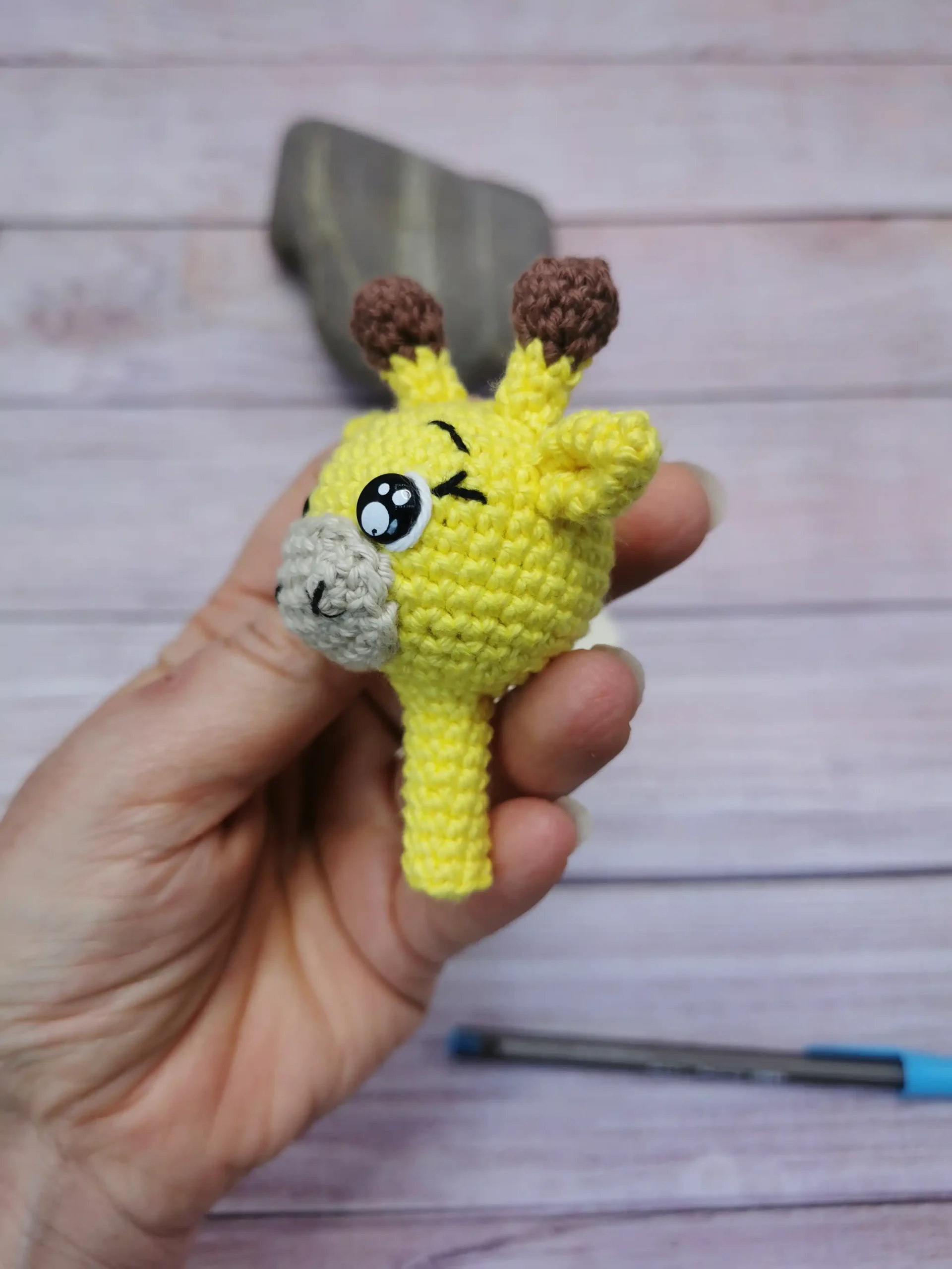Embout de stylo amigurumi fait main au crochet par La Mu's Heure