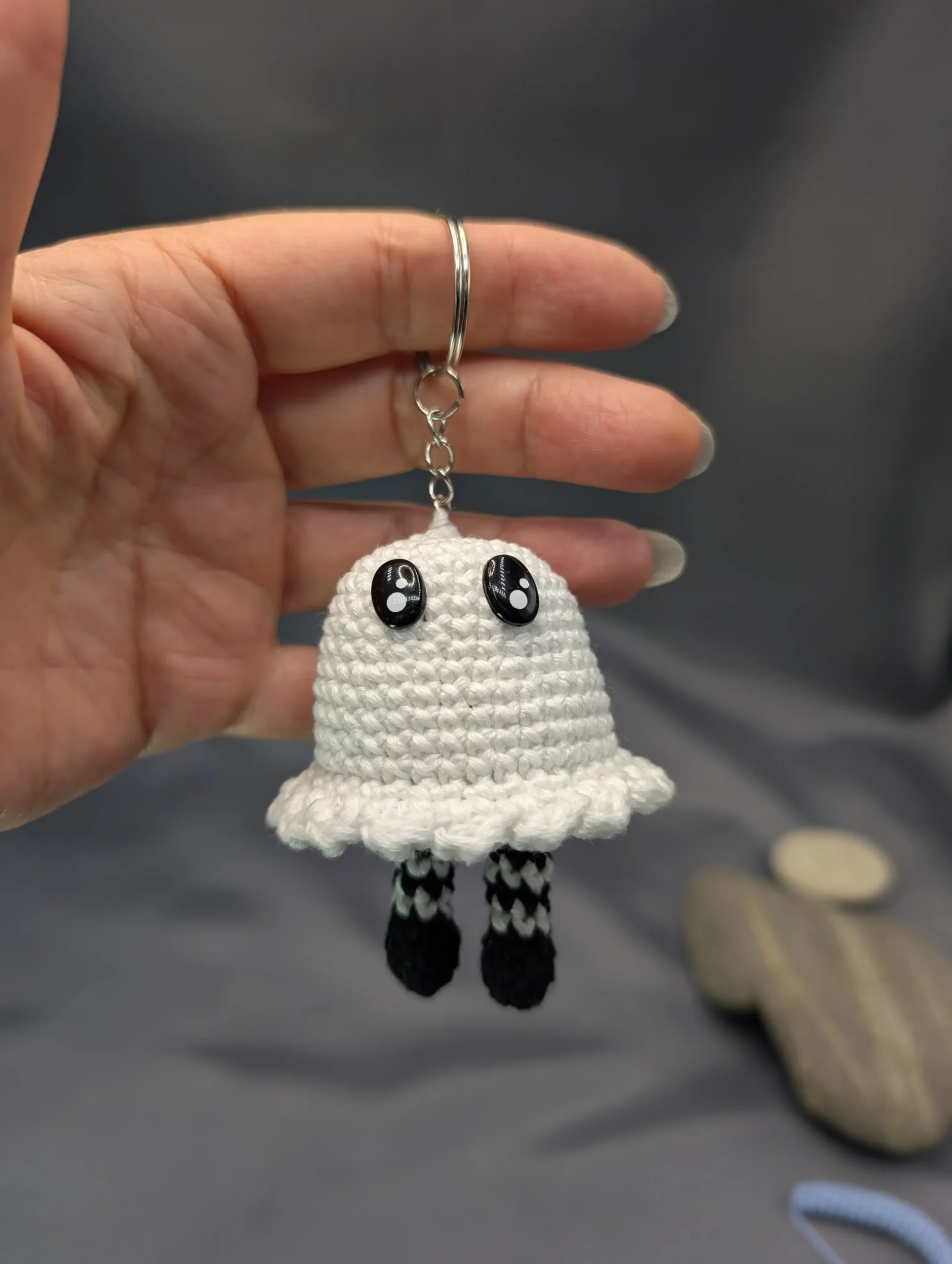 fantôme qui brille amigurumi fait main au crochet par La Mu's heure