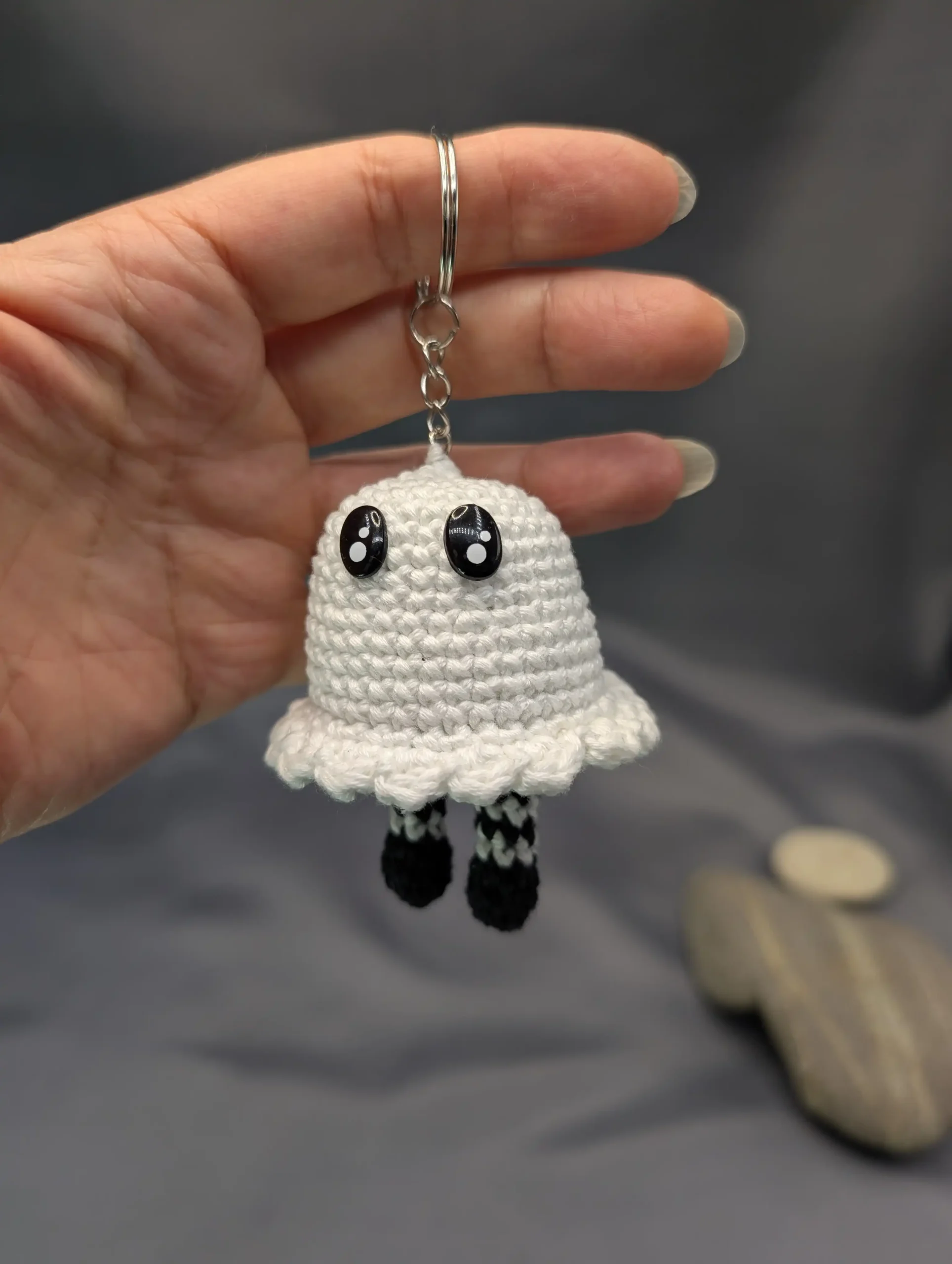 fantôme qui brille amigurumi fait main au crochet par La Mu's heure