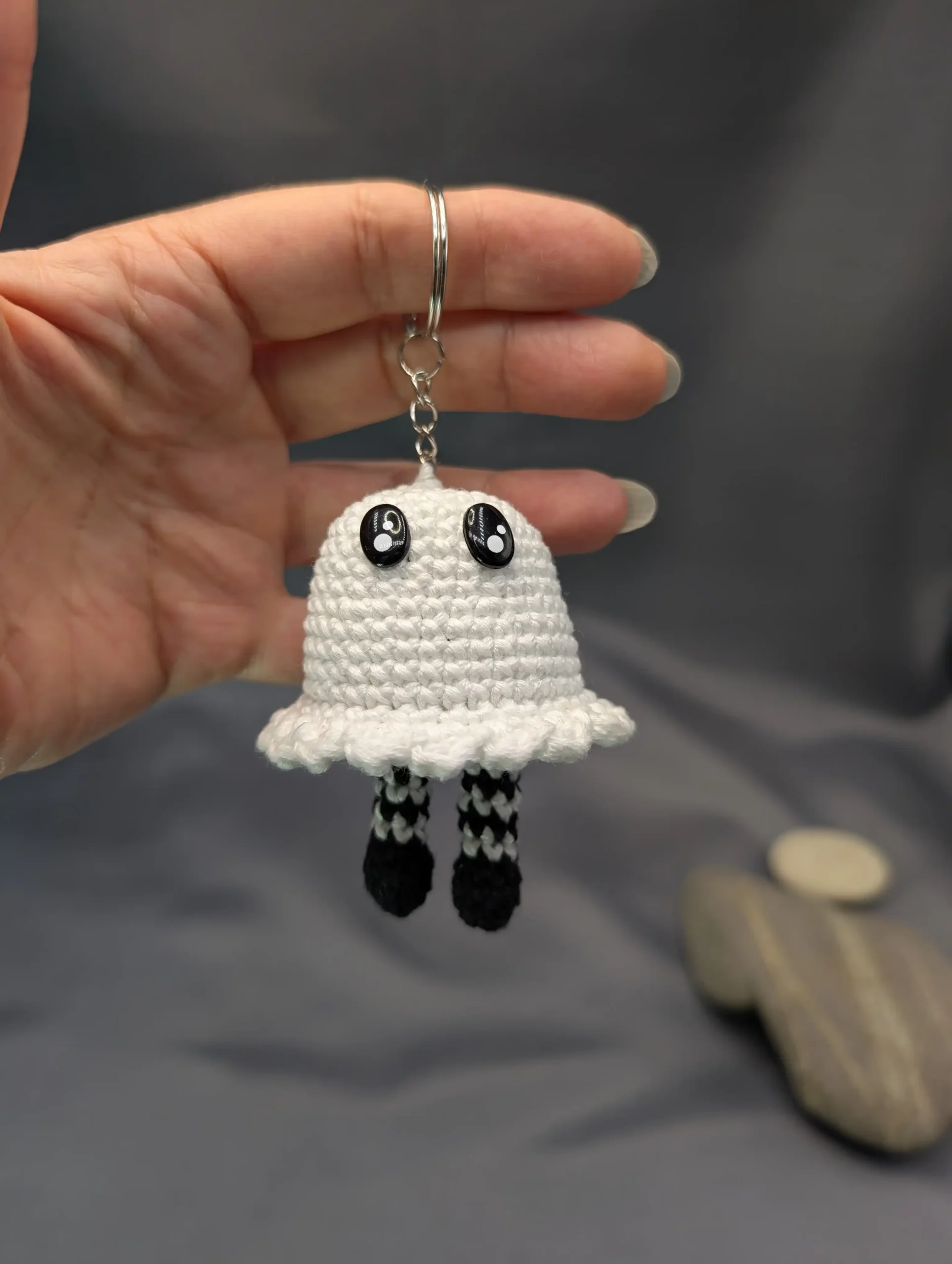 fantôme qui brille amigurumi fait main au crochet par La Mu's heure